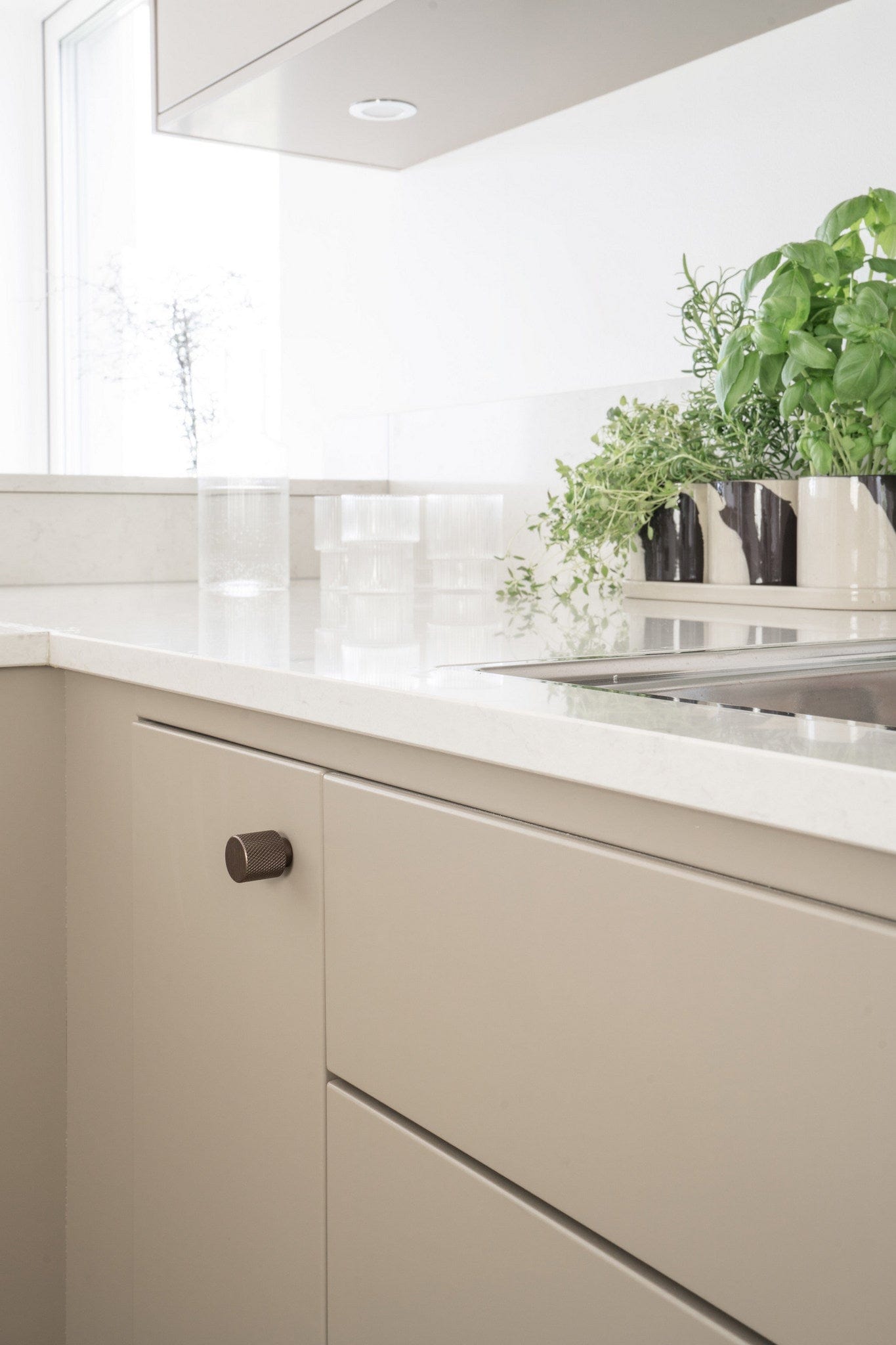 Helix Cross | Knop i Dark Bronze Ø 20 mm x D 25 mm Beslag Design 309034-11 FINICC