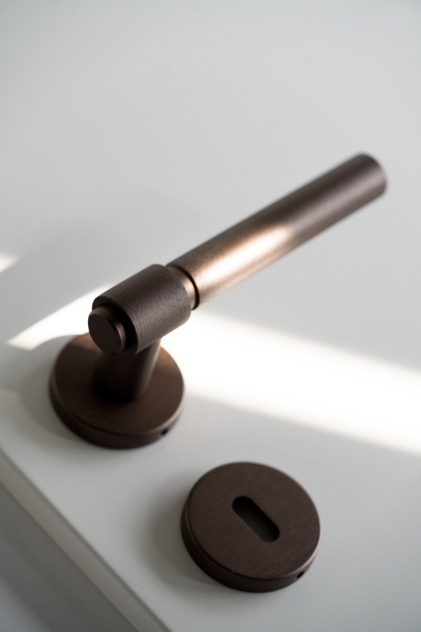 Helix Plain | Dörrhandtag i Dark Bronze
