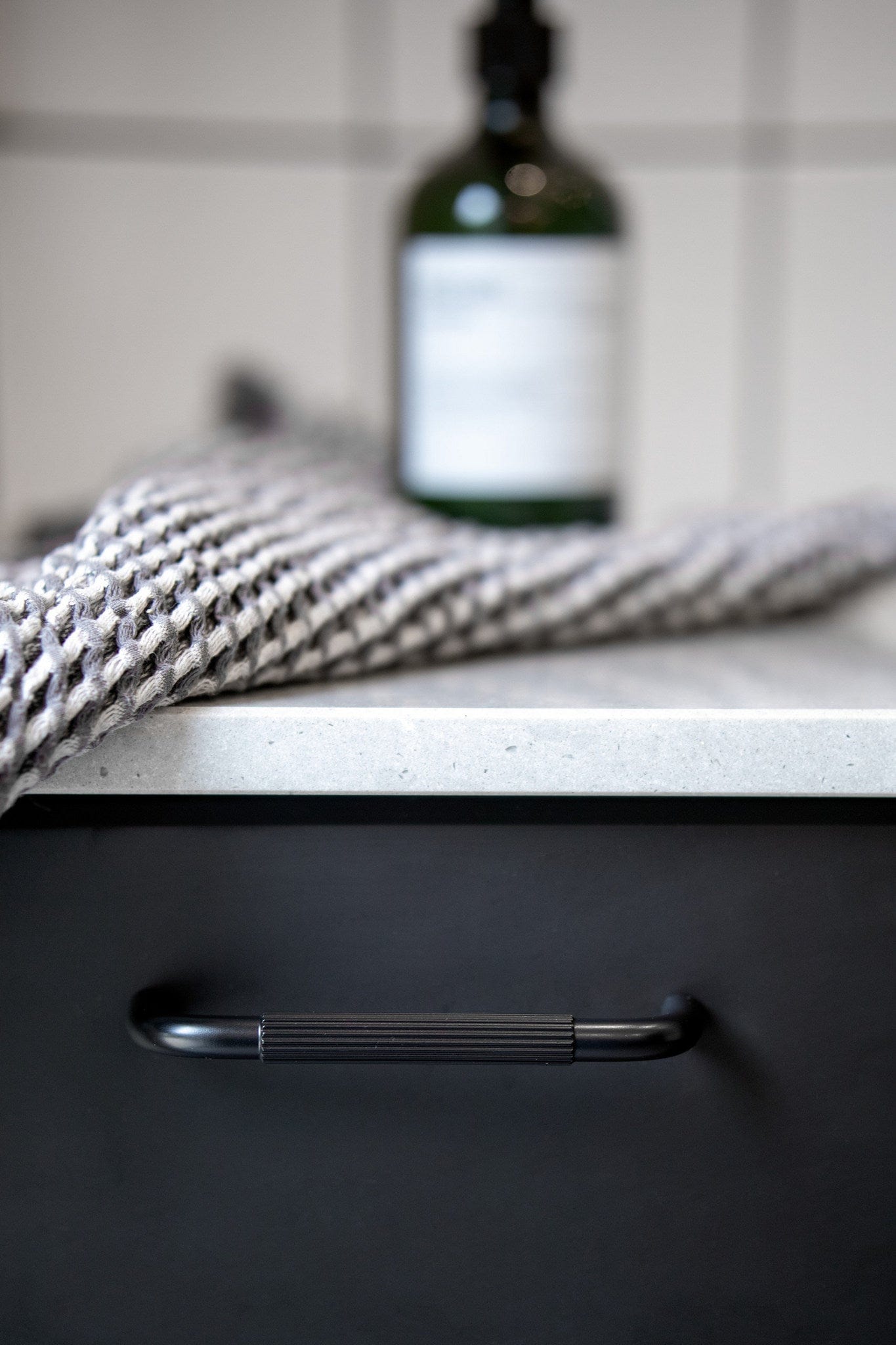 Helix Stripe | Handtag i Matt Svart