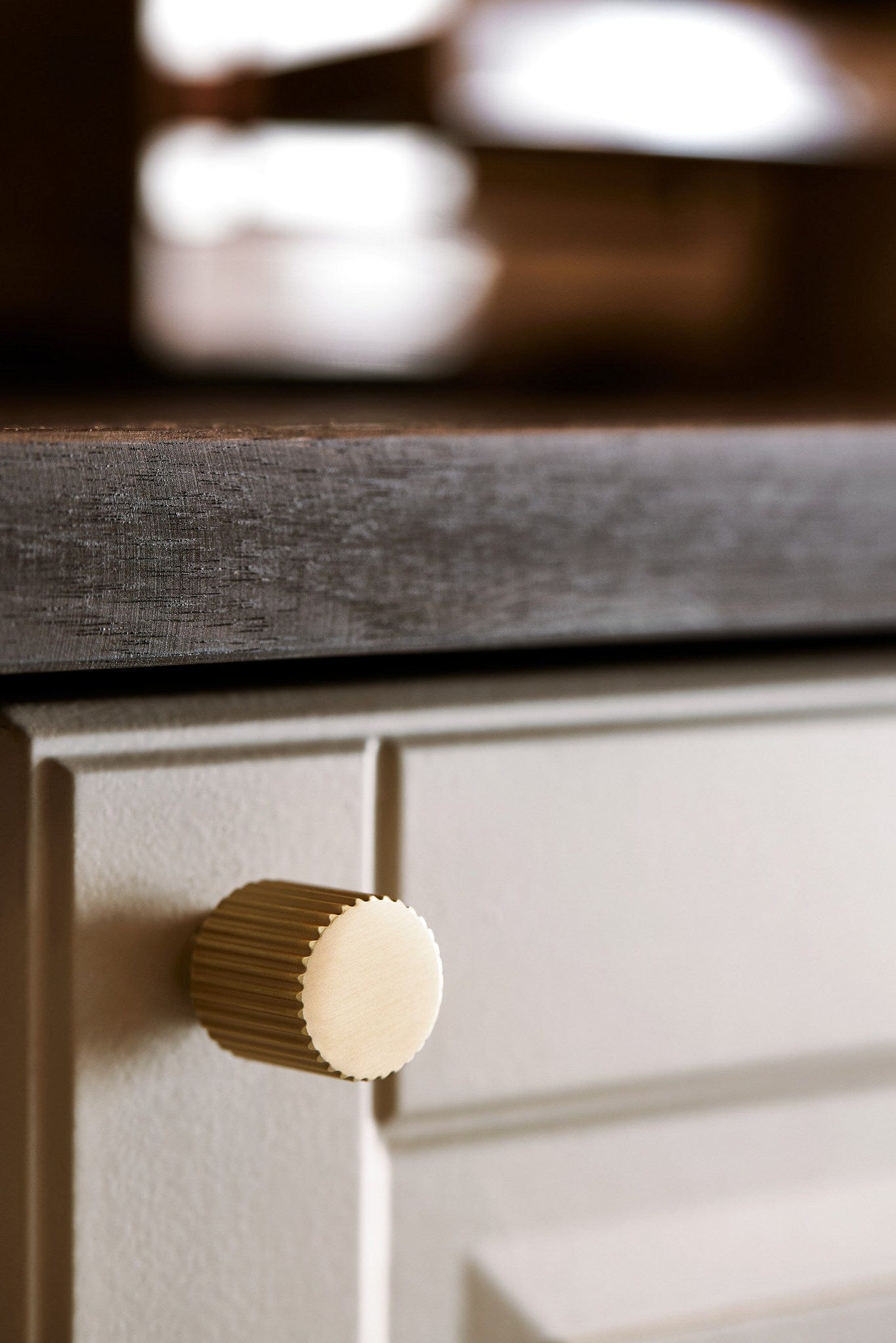 Helix Stripe | Knop i Børstet Messing Beslag Design FINICC