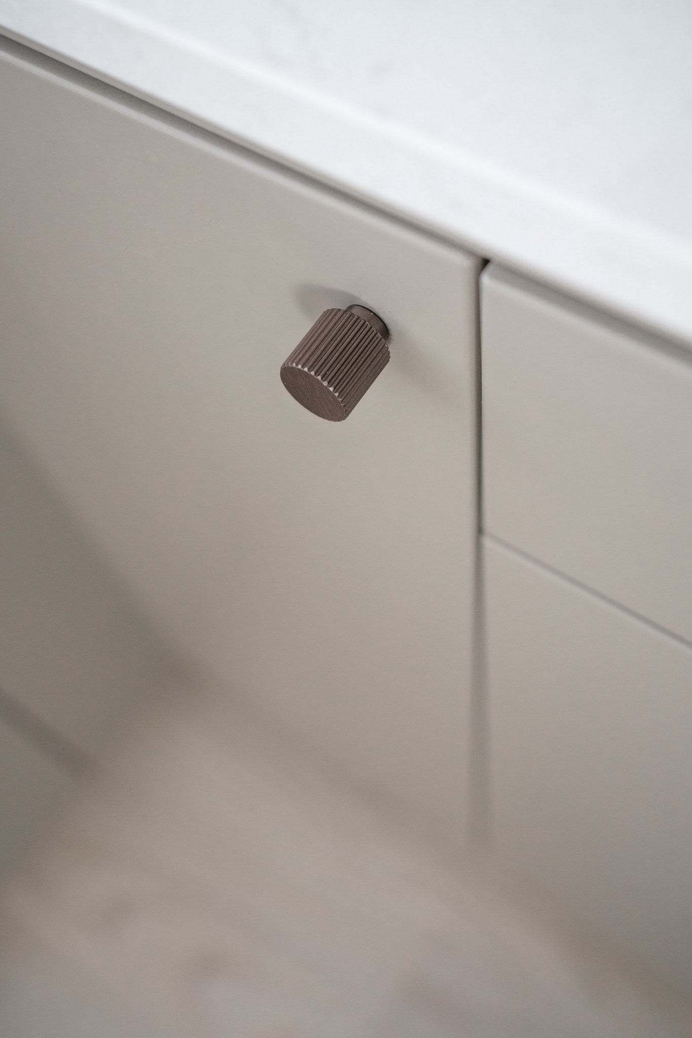 Helix Stripe | Knop i Dark Bronze Ø 20 mm x D 25 mm Beslag Design 309205-11 FINICC