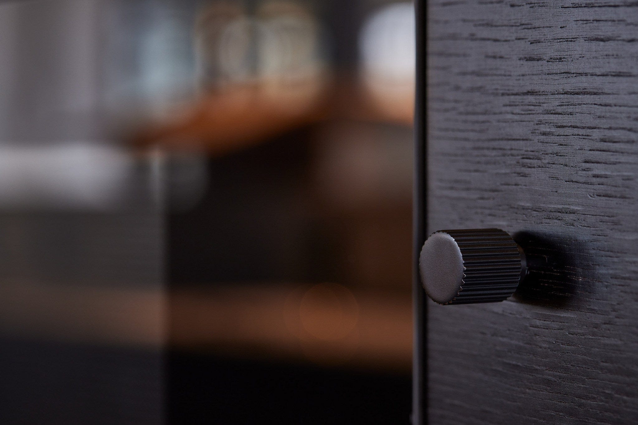 Helix Stripe | Knop i Mat Sort Beslag Design FINICC