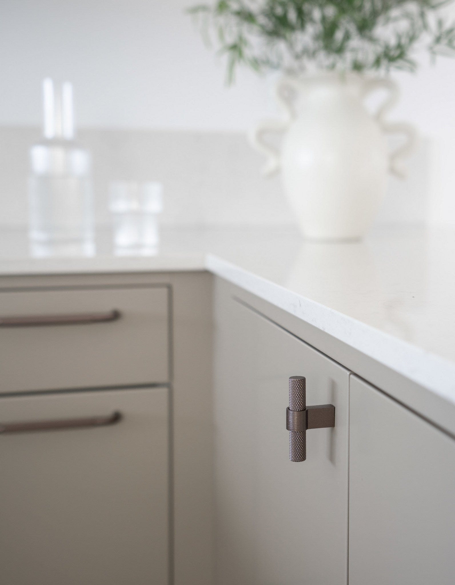 Helix T Cross | Greb i Dark Bronze L 60 mm x D 35 mm Beslag Design 308574-11 FINICC