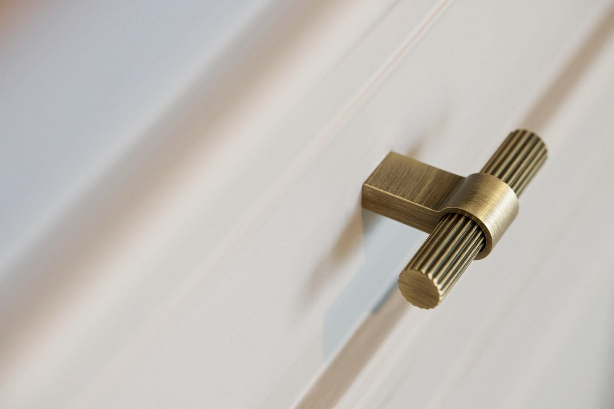 Helix T Stripe | Greb i Antik Bronze L 60 mm x D 35 mm Beslag Design 309211-11 FINICC