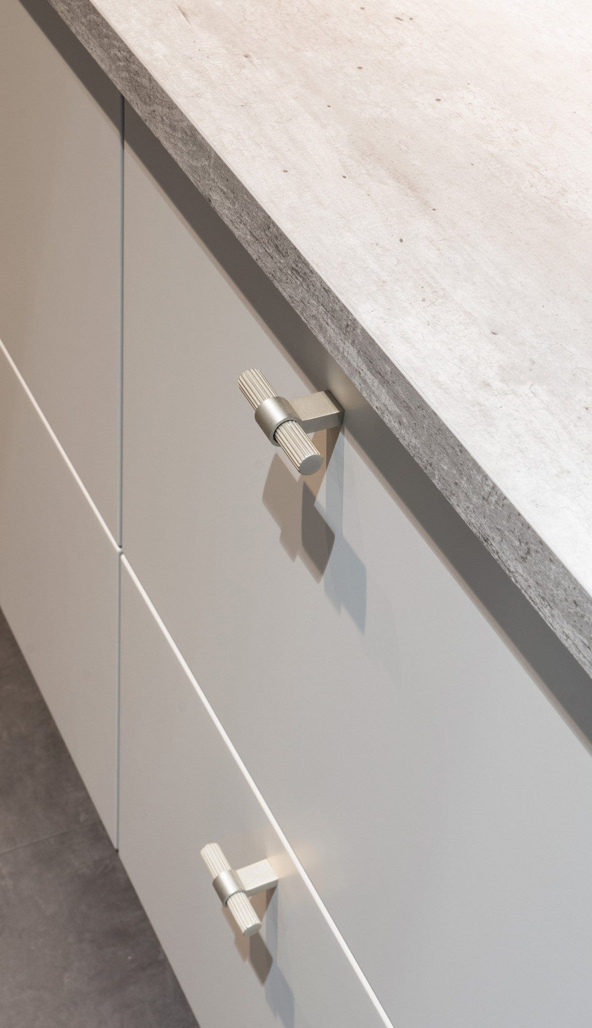 Helix T Stripe | Handtag i Borstad Rostfritt Stål Finish