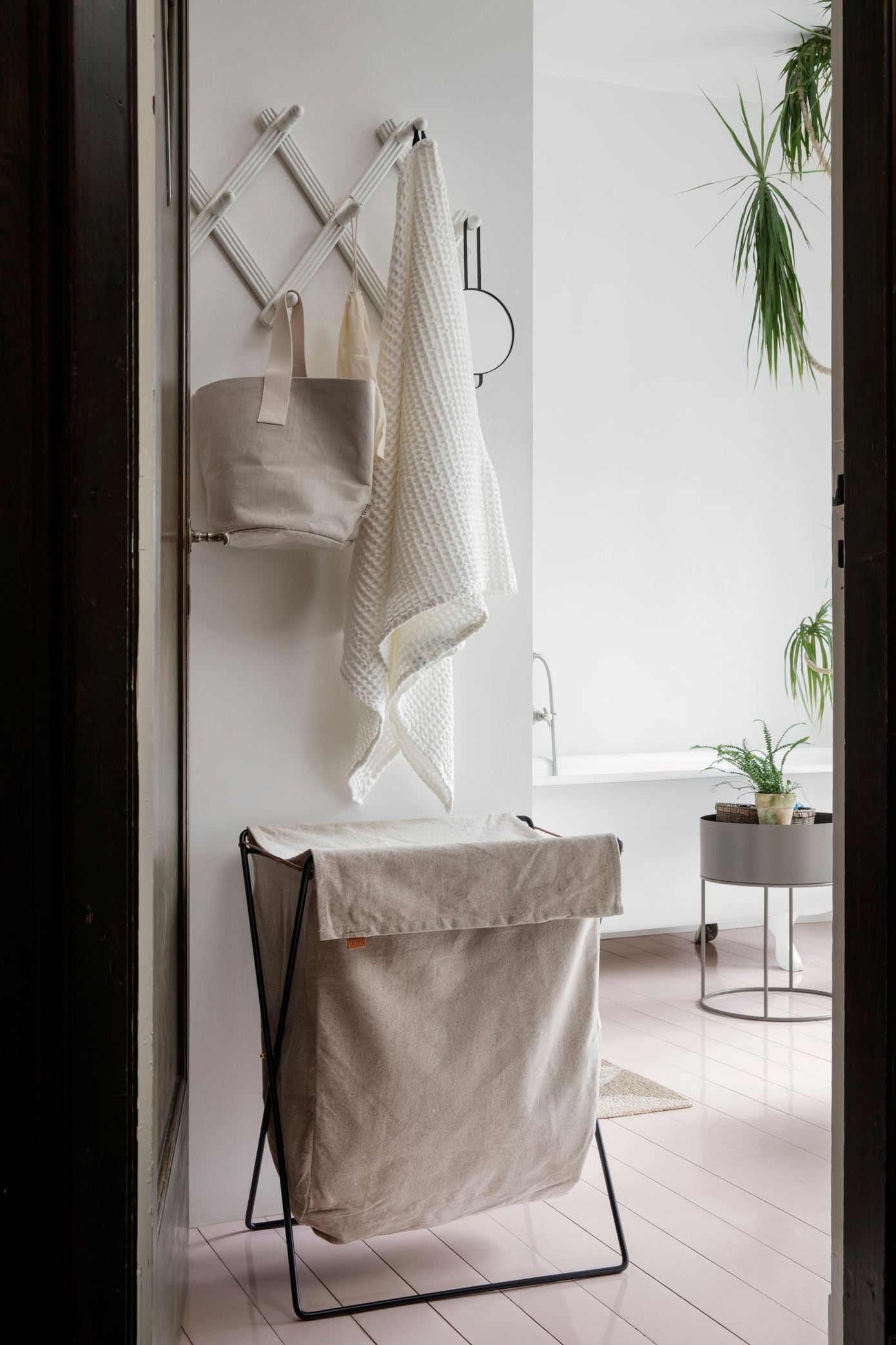 Herman Laundry Stand - Black
