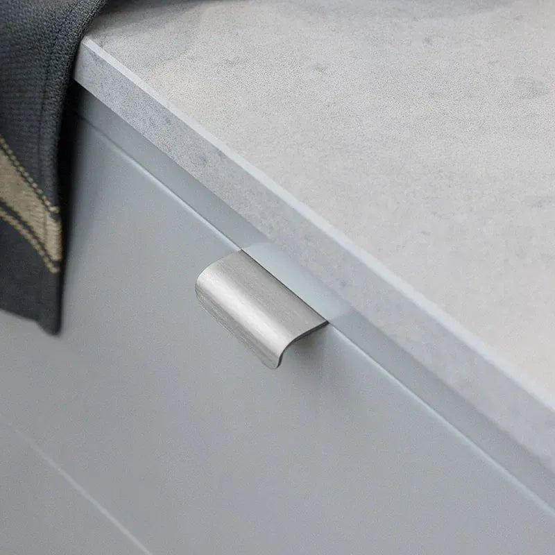 Lip | Greb i Børstet Rustfrit Stål finish Beslag Design FINICC