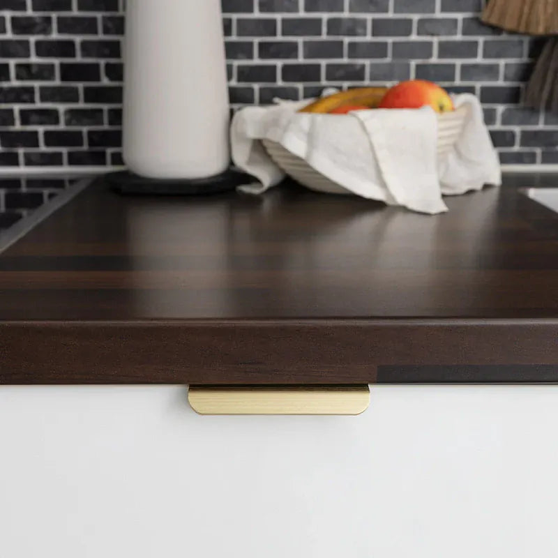 Roundy | Greb i Børstet Messing Beslag Design FINICC