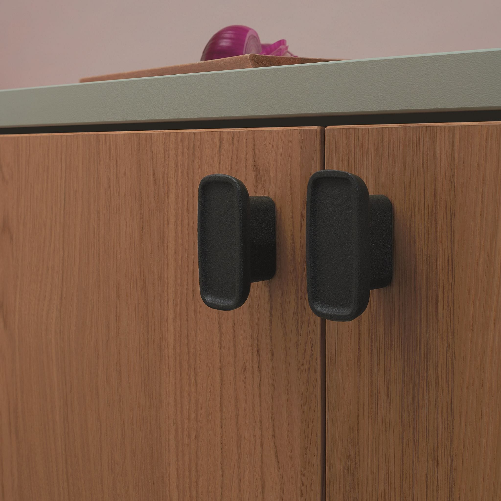 Ink | Greb i Sort L 64 mm (C/C: 32 mm) Furnipart FP-300040032-9005 FINICC