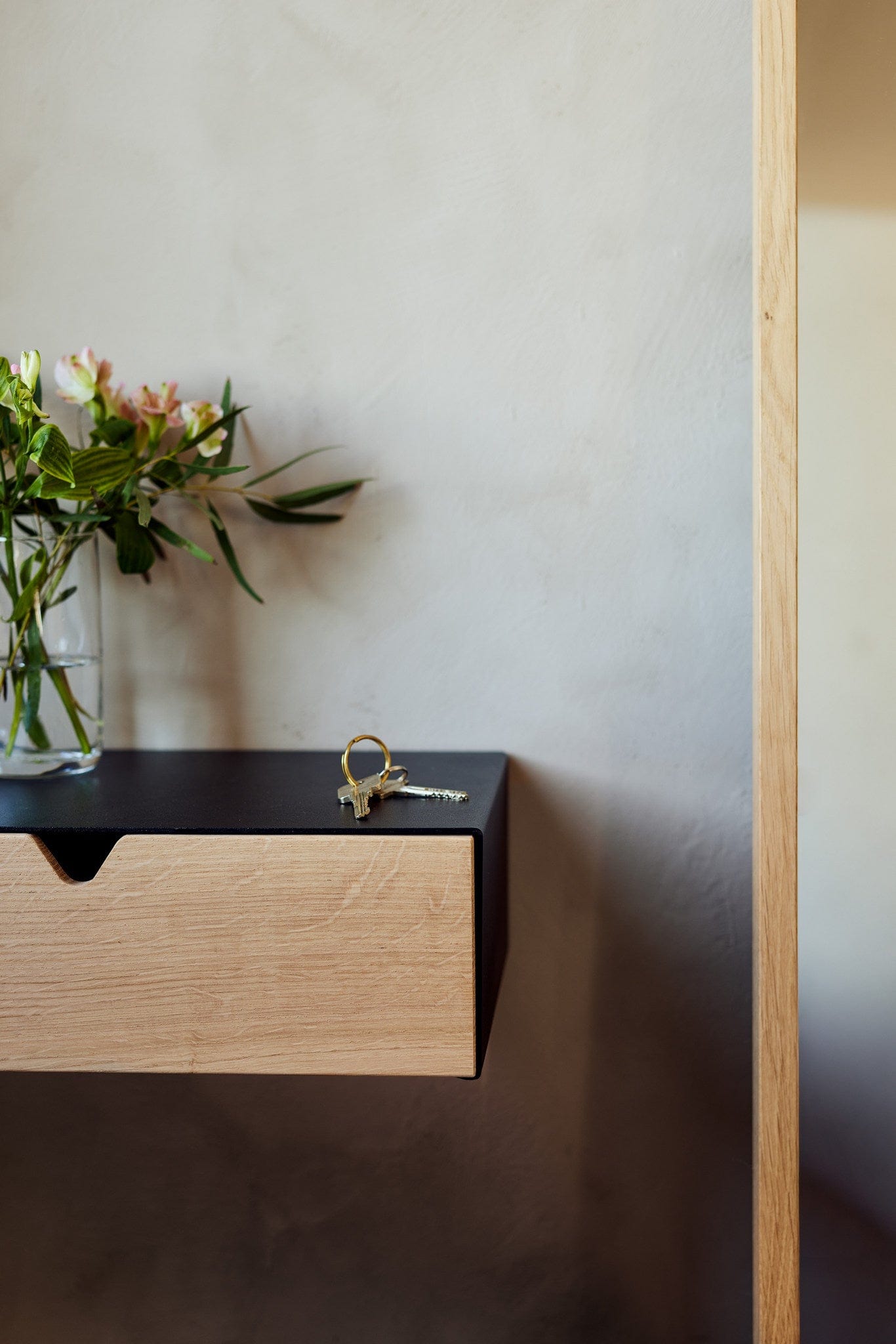 Keep | Hylla i Svart Ek