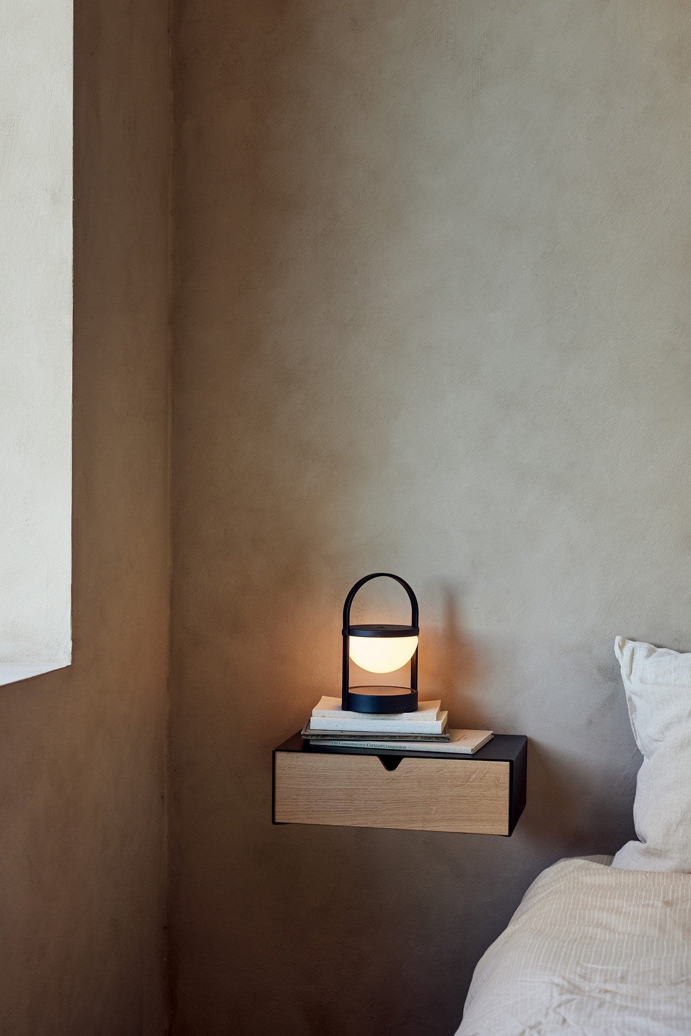 Keep | Hylla i Svart Ek