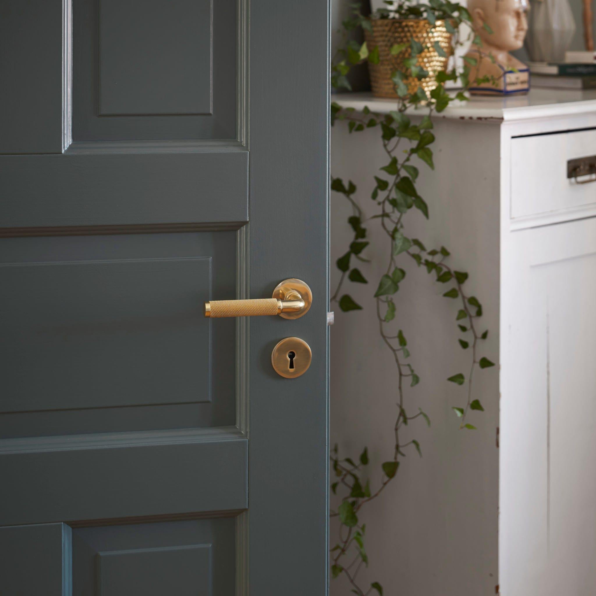 Lexington | Dørhåndtag i Blank Messing med Lak inkl nøgleskilte L 124 mm (C/C 30 mm) Habo HB-18014 FINICC