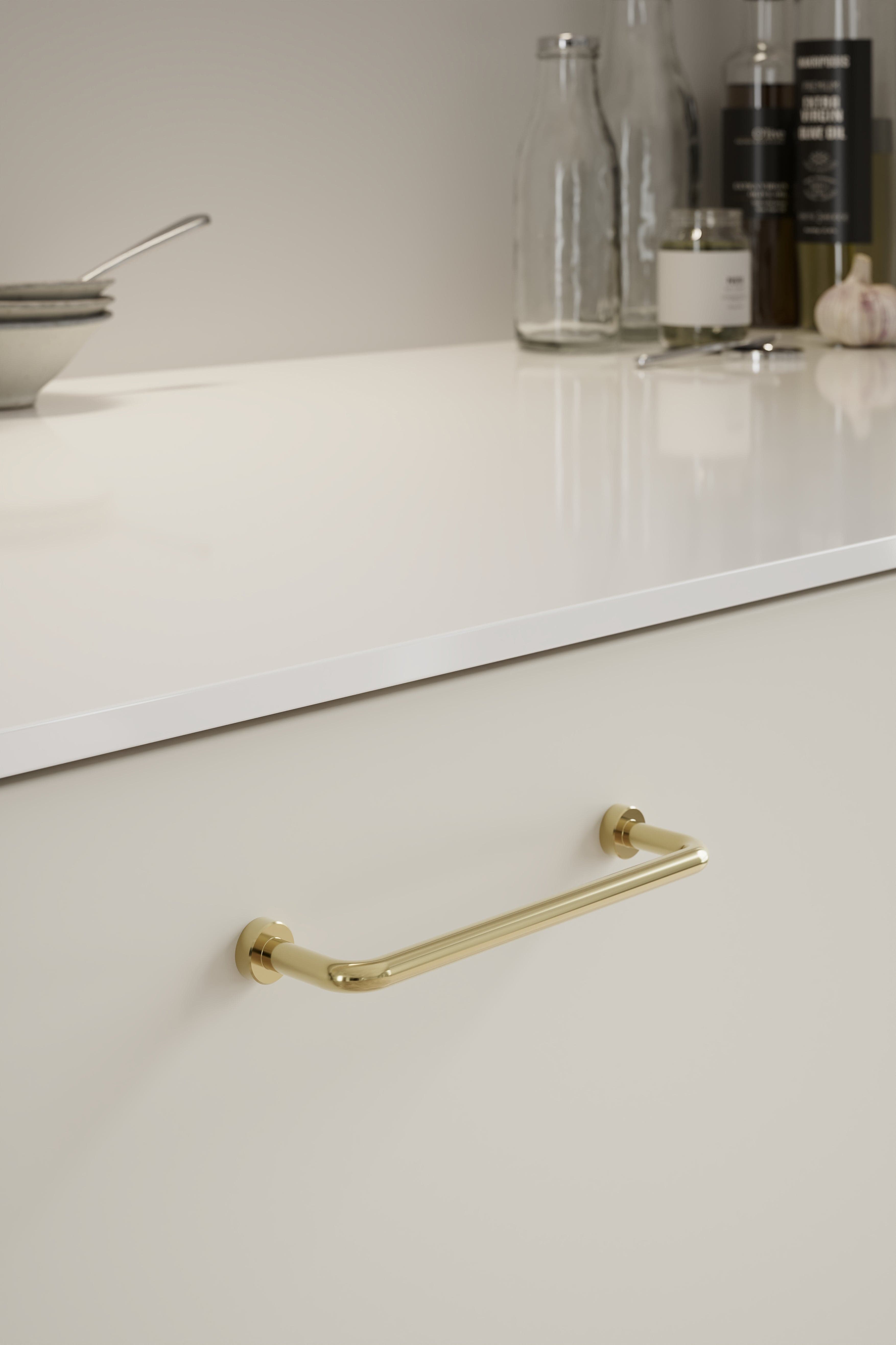 Lounge | Handtag i Blank Mässing - med lack