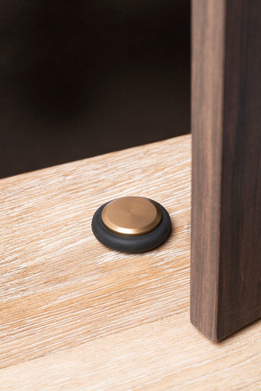 Low | Dørstopper i Børstet Cava Messing Viefe FINICC