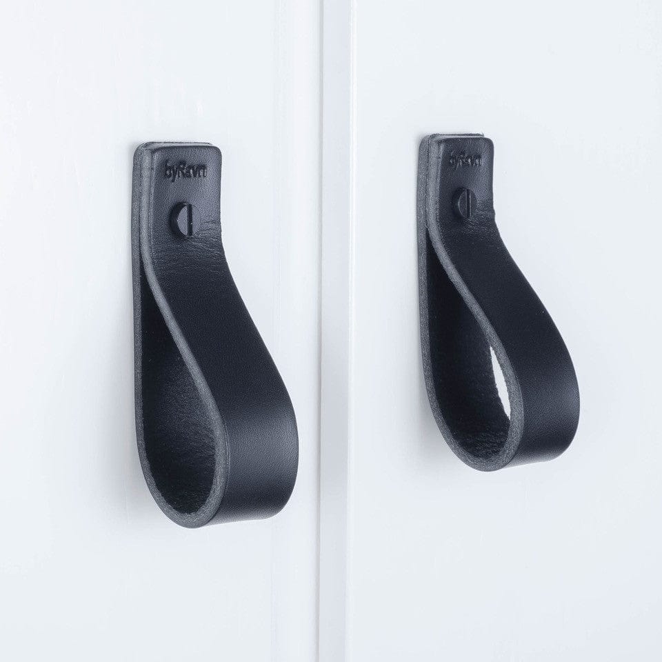 M1 | Læderknop i Sort Læder / Sort Skrue byRavn FINICC