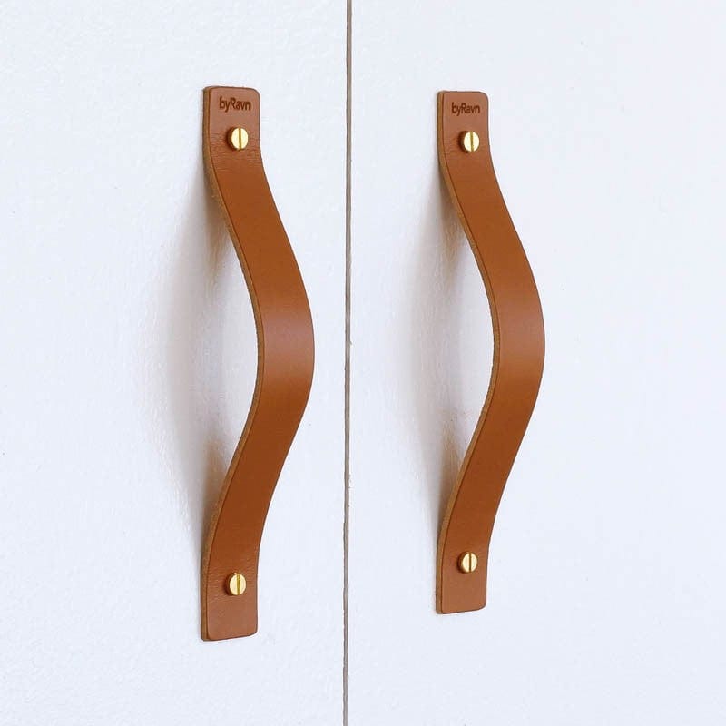 M2 | Handtag i Cognac Läder / Svart Skruvar