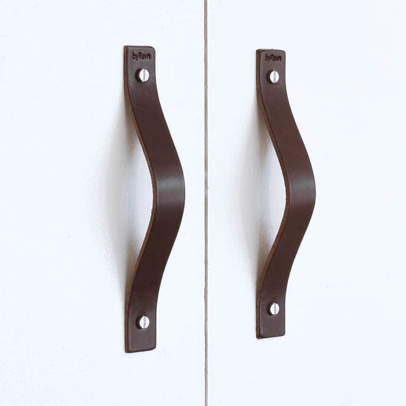 M2 | Lædergreb i Mørkebrun Læder / Messing Skrue byRavn FINICC