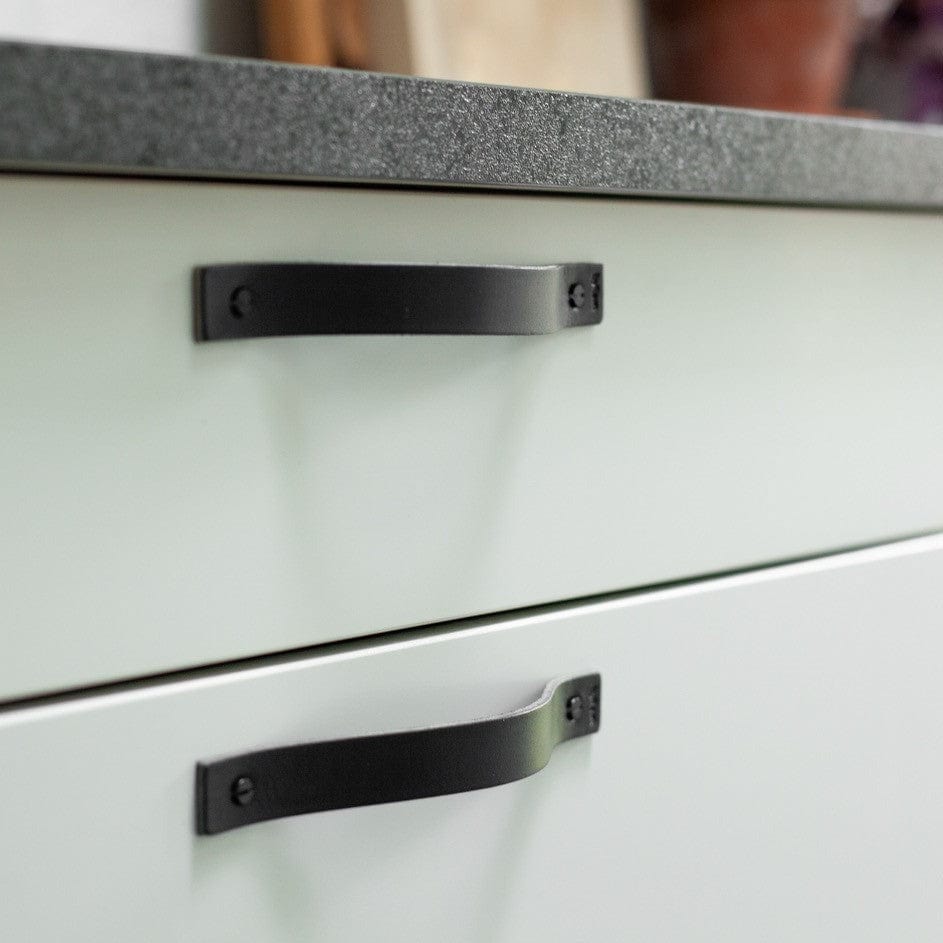 M2 | Lædergreb i Sort Læder / Messing Skrue byRavn FINICC