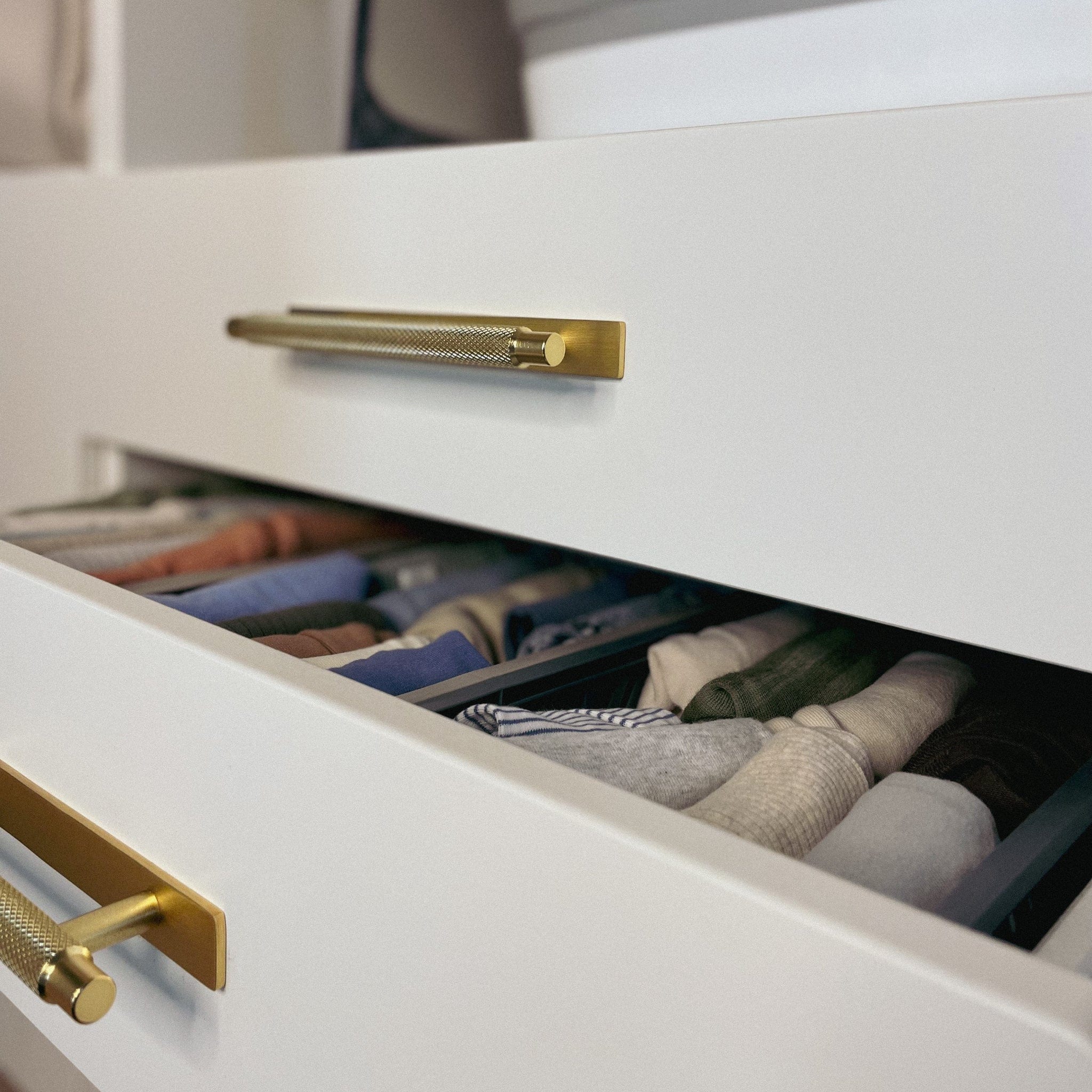 Manor Back | Handtag i Borstad Mässing Finish med bakplatta