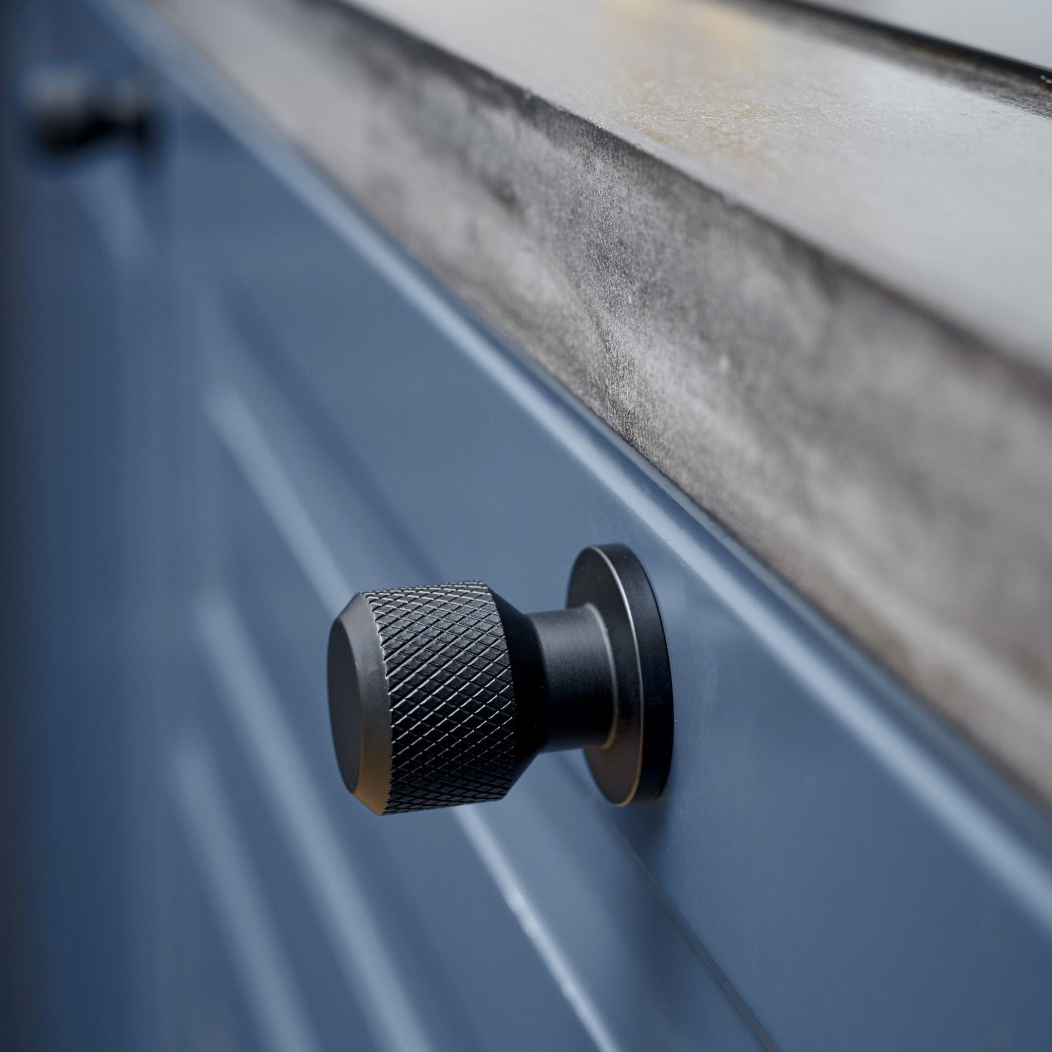 Manor Round | Knopp i Matt Svart