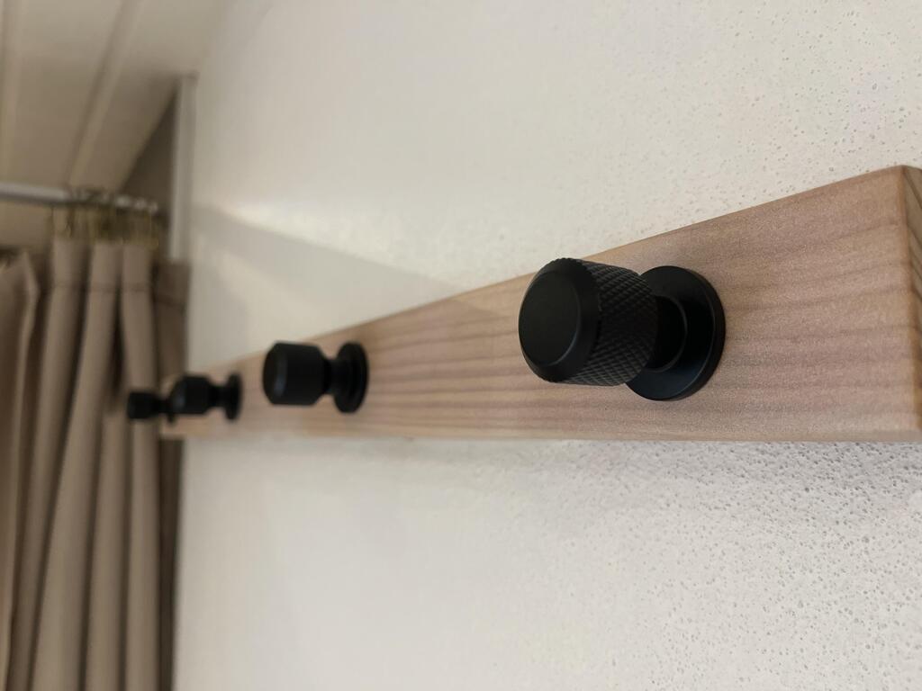 Manor Round | Knopp i Matt Svart