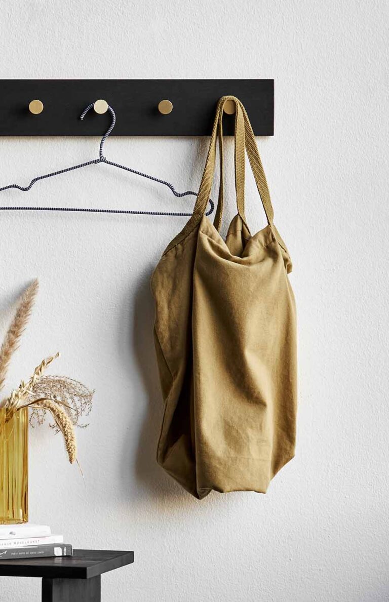 Oak Row | Knagerække i Sort/Messing MOUD Home FINICC