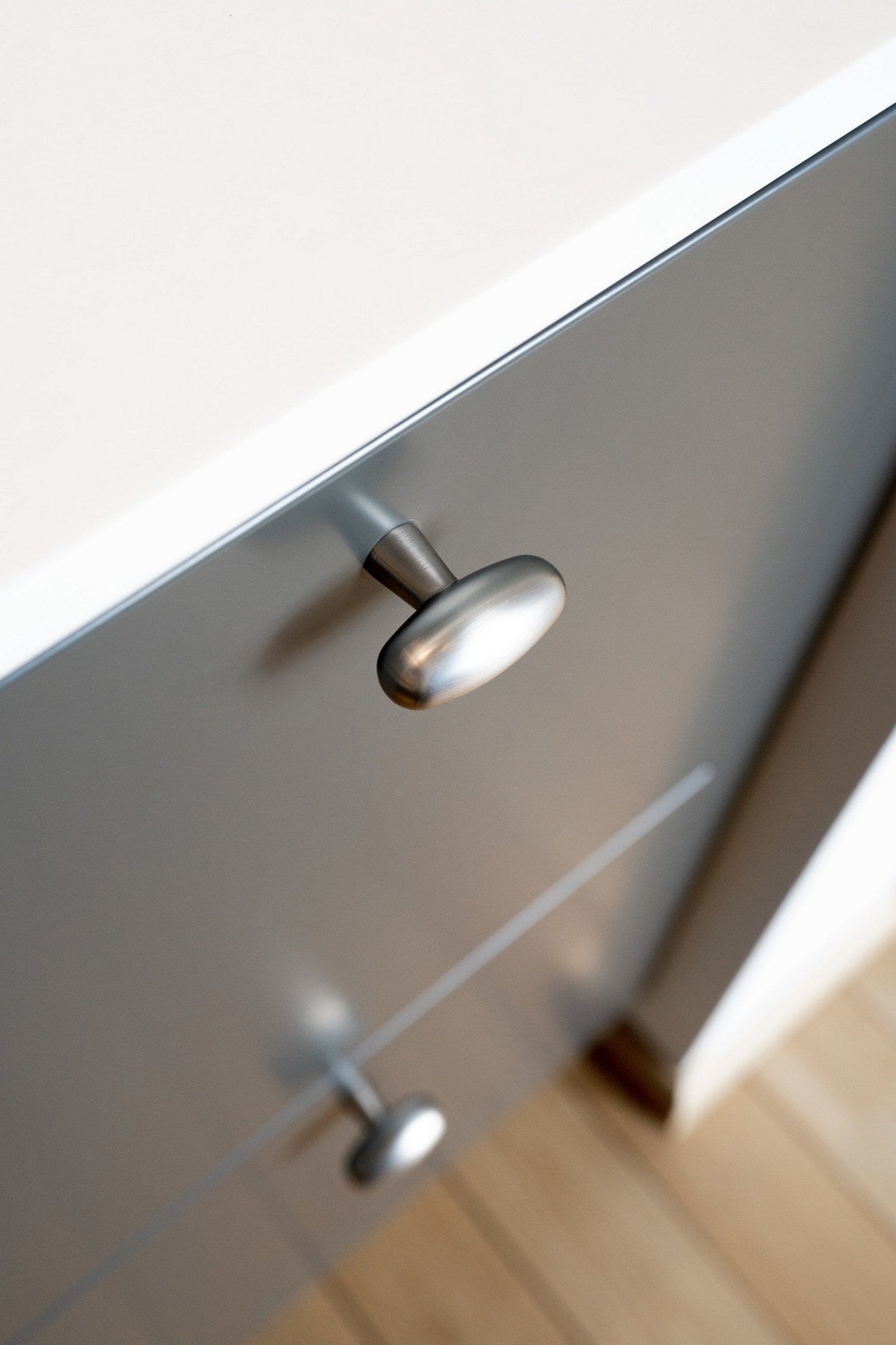 Oliver T | T-Greb i Børstet Rustfrit Stål Finish L 48 mm x D 35 mm Beslag Design 343412-11 FINICC