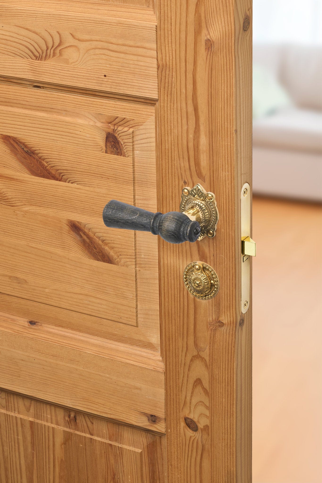 Østerbro | Dørhåndtag i Røget Eg med almue rosetter og nøgleskilte i Blank Messing uden Lak L 111 mm (C/C 30 mm) Sibes ØB-ER-1670-MPU FINICC