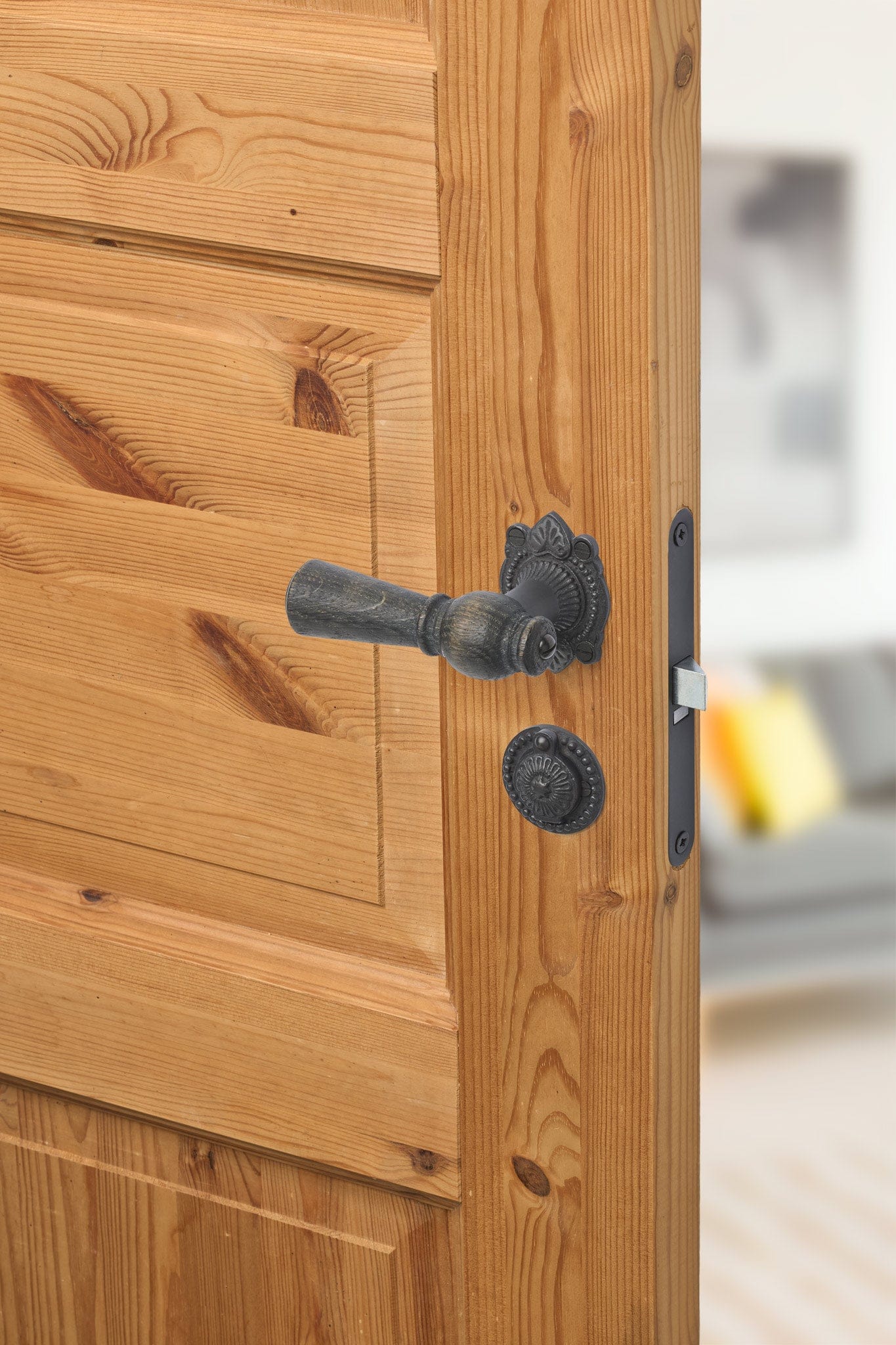 Østerbro | Dørhåndtag i Røget Eg med almue rosetter og nøgleskilte i Sort Oxideret Messing L 111 mm (C/C 30 mm) Sibes ØB-ER-1670-OX FINICC