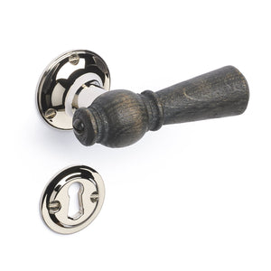 Østerbro | Dörrhandtag i Rökt Ek / Nickel - 1770/1771 rosetter och nyckelskyltar