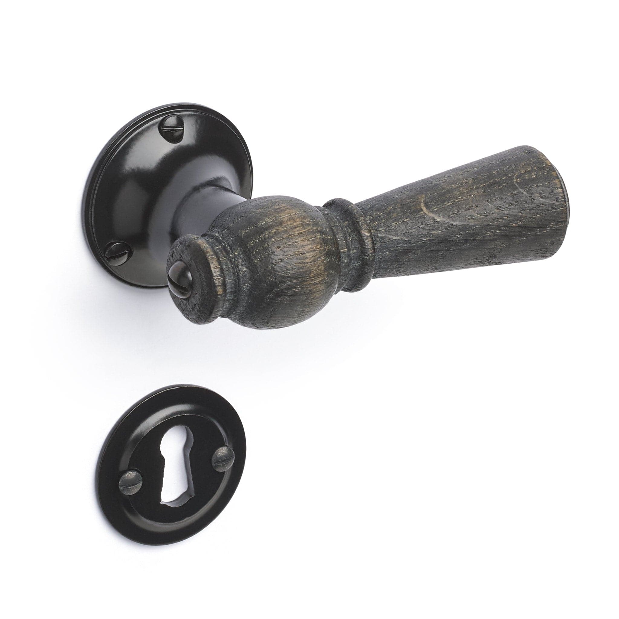 Østerbro | Dørhåndtag i Røget Eg med klassiske rosetter og nøgleskilte i Sortlakeret Messing L 111 mm (C/C 30 mm) Sibes ØB-ER-1770-SO FINICC