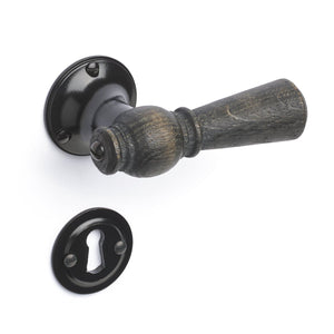 Østerbro | Dörrhandtag i Rökt Ek / Svart - 1770/1771 rosetter och nyckelskyltar