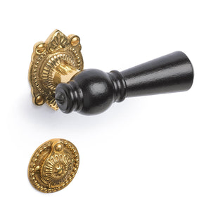 Østerbro | Dörrhandtag i Svart / Mässing - 1670/1671 rosetter och nyckelskyltar