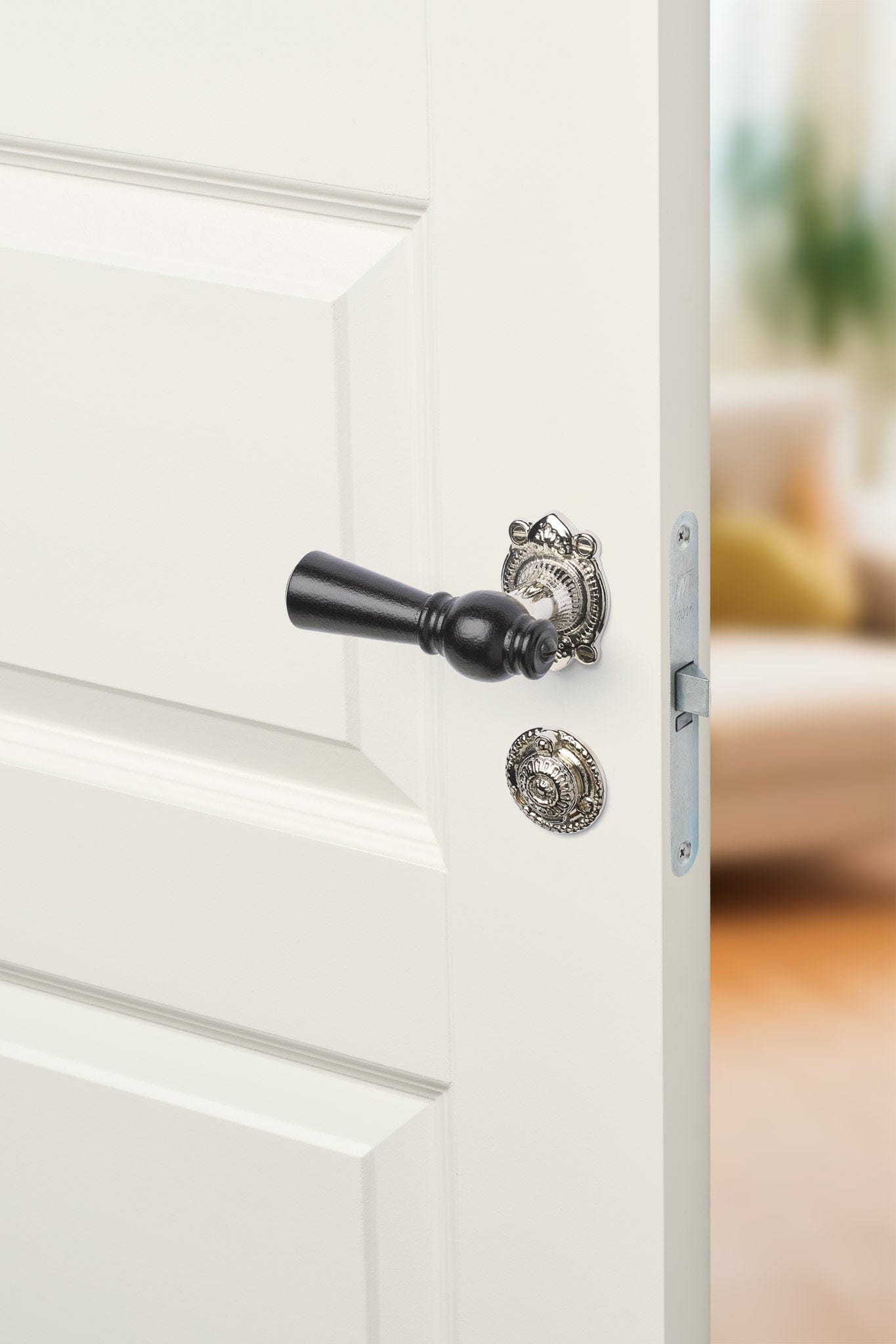 Østerbro | Dørhåndtag i Sortlakeret træ med almue rosetter og nøgleskilte i Blank Nikkel L 111 mm (C/C 30 mm) Sibes ØB-SO-1670-NI FINICC