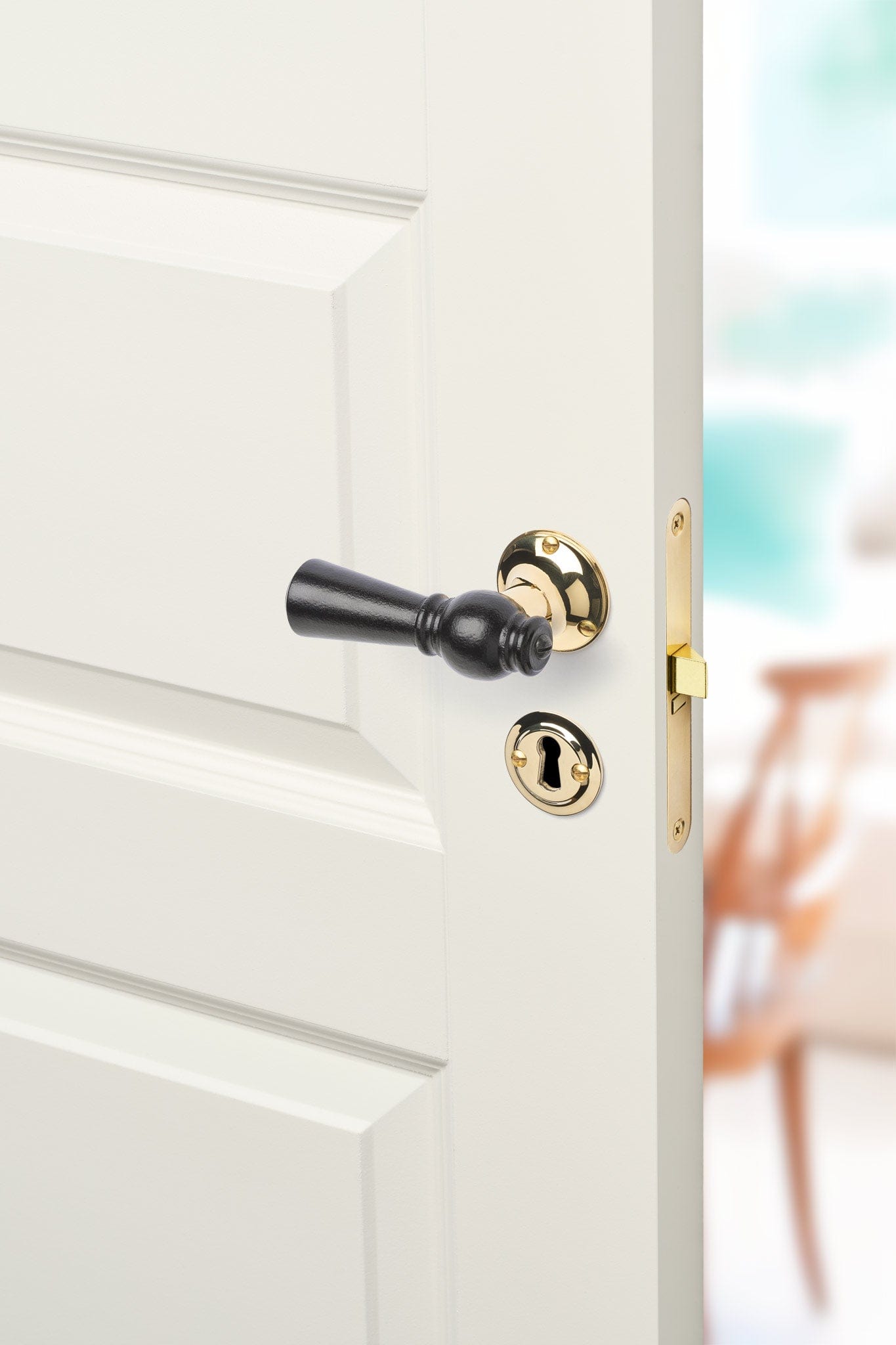 Østerbro | Dørhåndtag i Sortlakeret træ med klassiske rosetter og nøgleskilte i Blank Messing uden Lak L 111 mm (C/C 30 mm) Sibes ØB-SO-1770-MPU FINICC