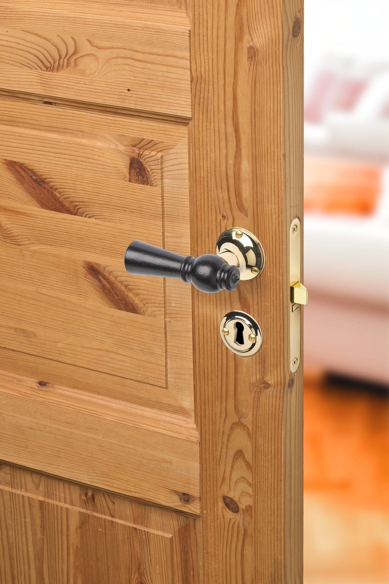 Østerbro | Dørhåndtag i Sortlakeret træ med klassiske rosetter og nøgleskilte i Blank Messing uden Lak L 111 mm (C/C 30 mm) Sibes ØB-SO-1770-MPU FINICC