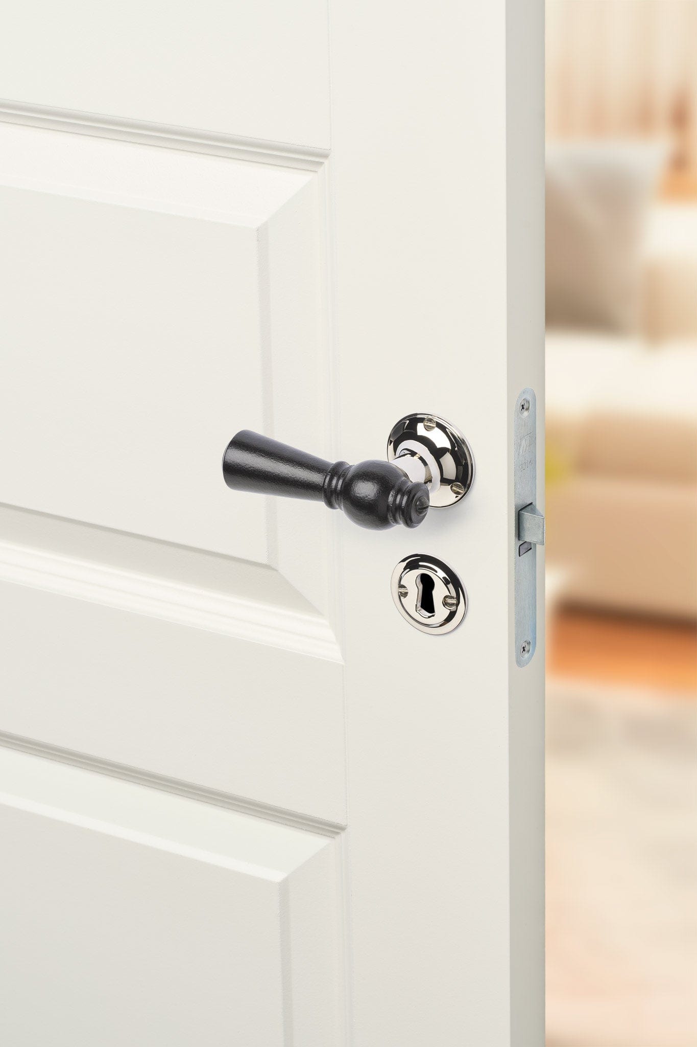 Østerbro | Dørhåndtag i Sortlakeret træ med klassiske rosetter og nøgleskilte i Blank Nikkel L 111 mm (C/C 30 mm) Sibes ØB-SO-1770-NI FINICC