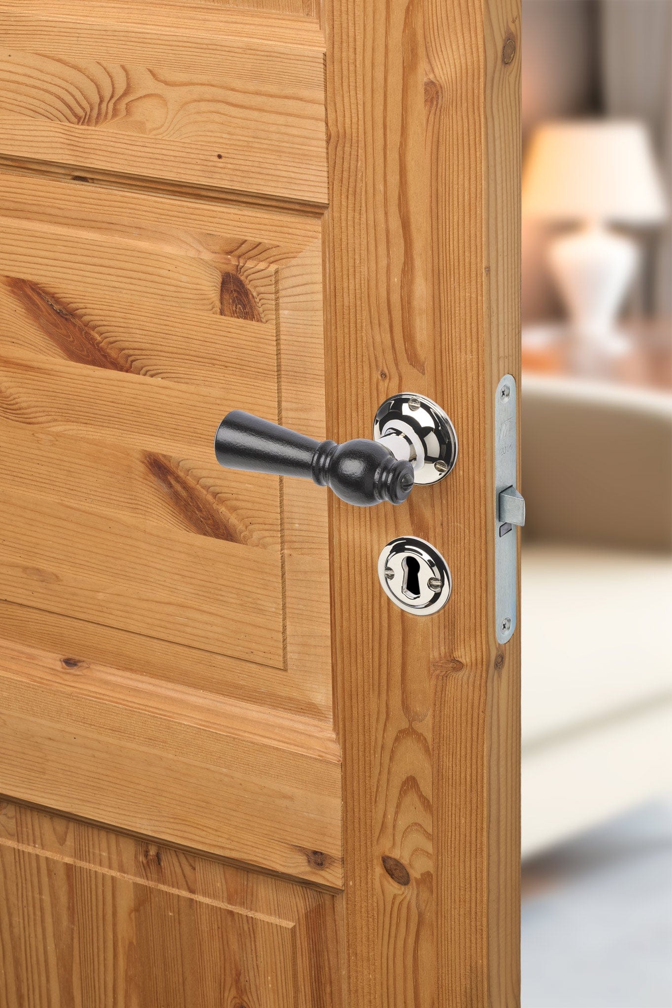 Østerbro | Dørhåndtag i Sortlakeret træ med klassiske rosetter og nøgleskilte i Blank Nikkel L 111 mm (C/C 30 mm) Sibes ØB-SO-1770-NI FINICC