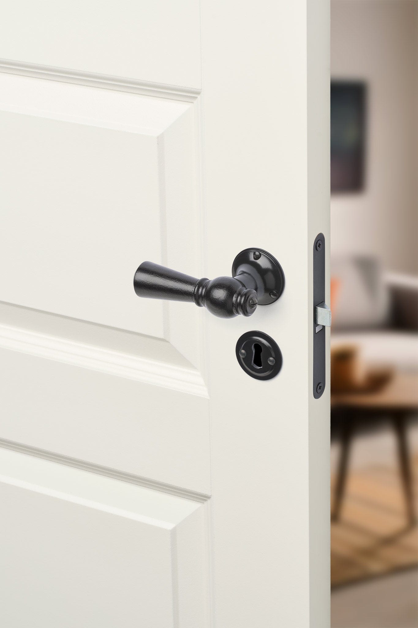 Østerbro | Dørhåndtag i Sortlakeret træ med klassiske rosetter og nøgleskilte i Sortlakeret Messing L 111 mm (C/C 30 mm) Sibes ØB-SO-1770-SO FINICC