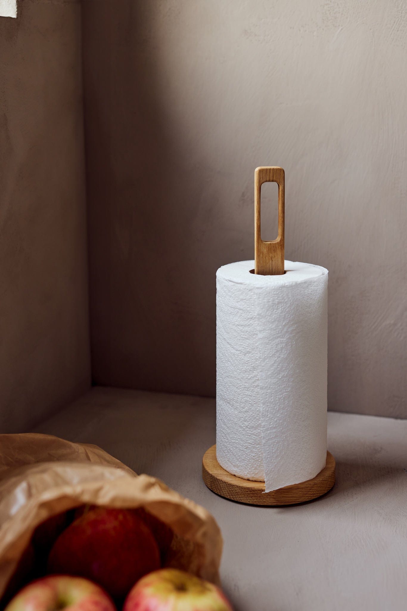 Paper T | Kökspappershållare i Ek