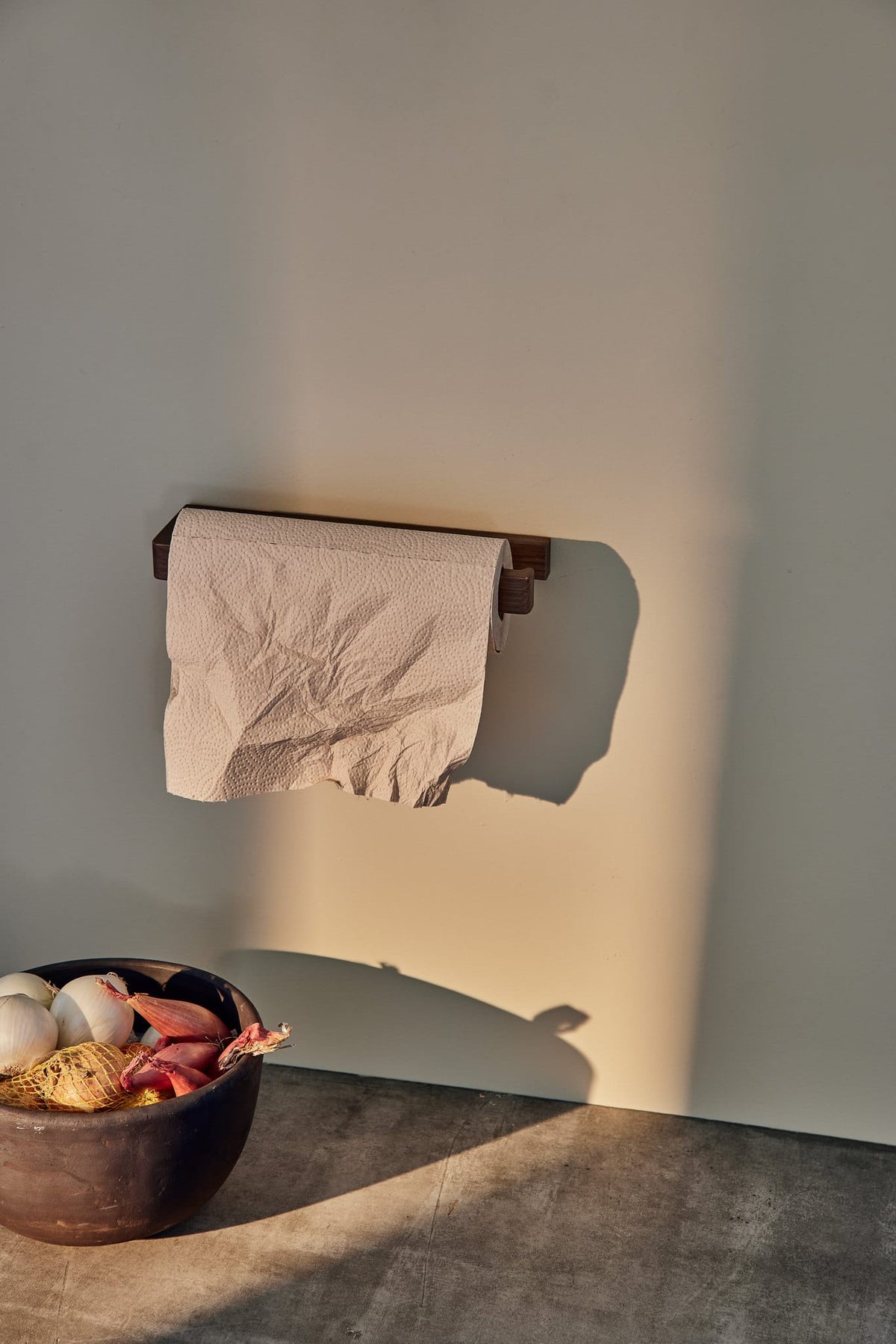 Paper Towel Holder | Køkkenrulleholder i Mørk Ask Andersen Furniture AF-4-435025 FINICC