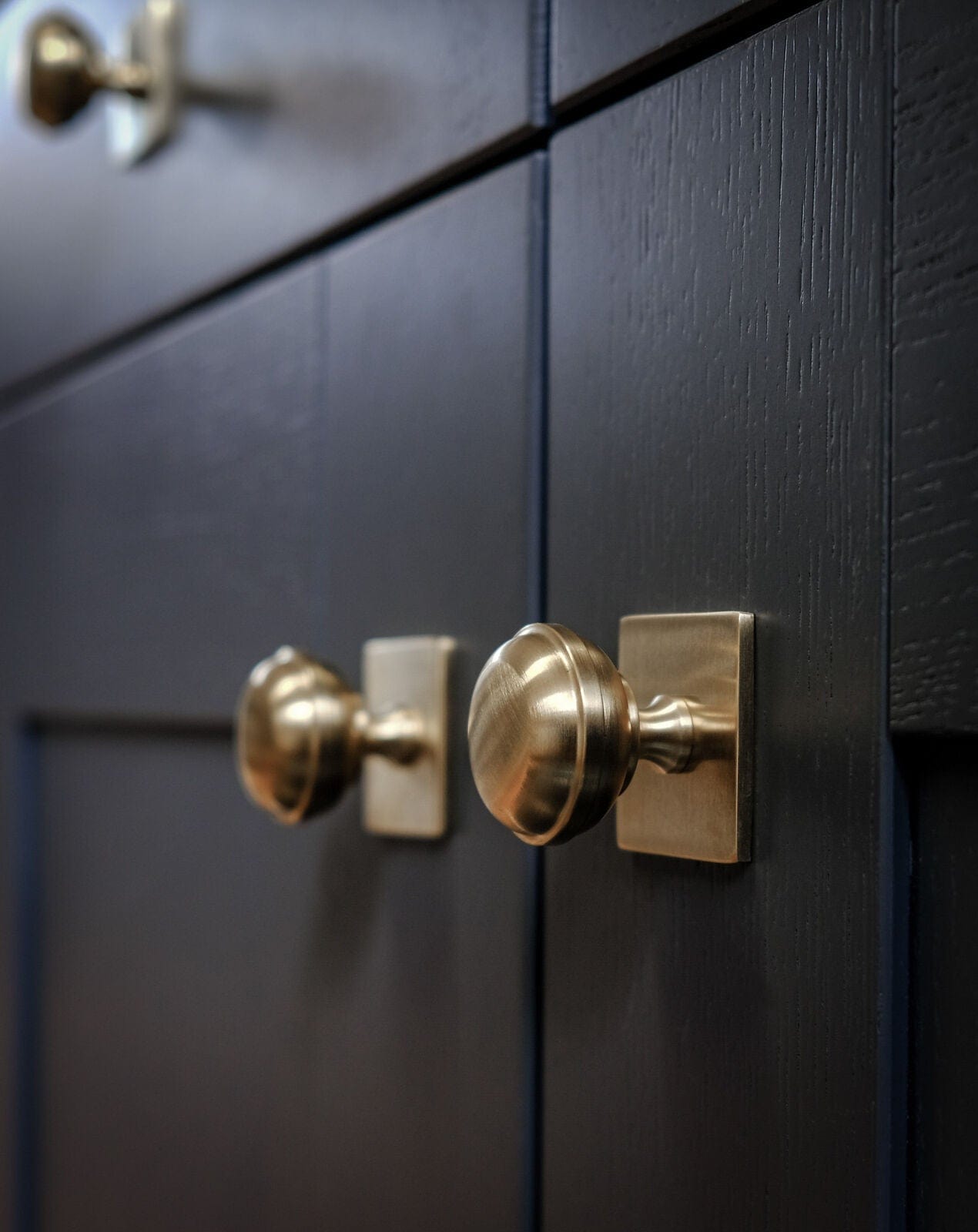 Quantock | Knop i Rustfrit Stål Finish Ø 34 mm x D 36 mm Alexander & Wilks AW826-34-SN FINICC