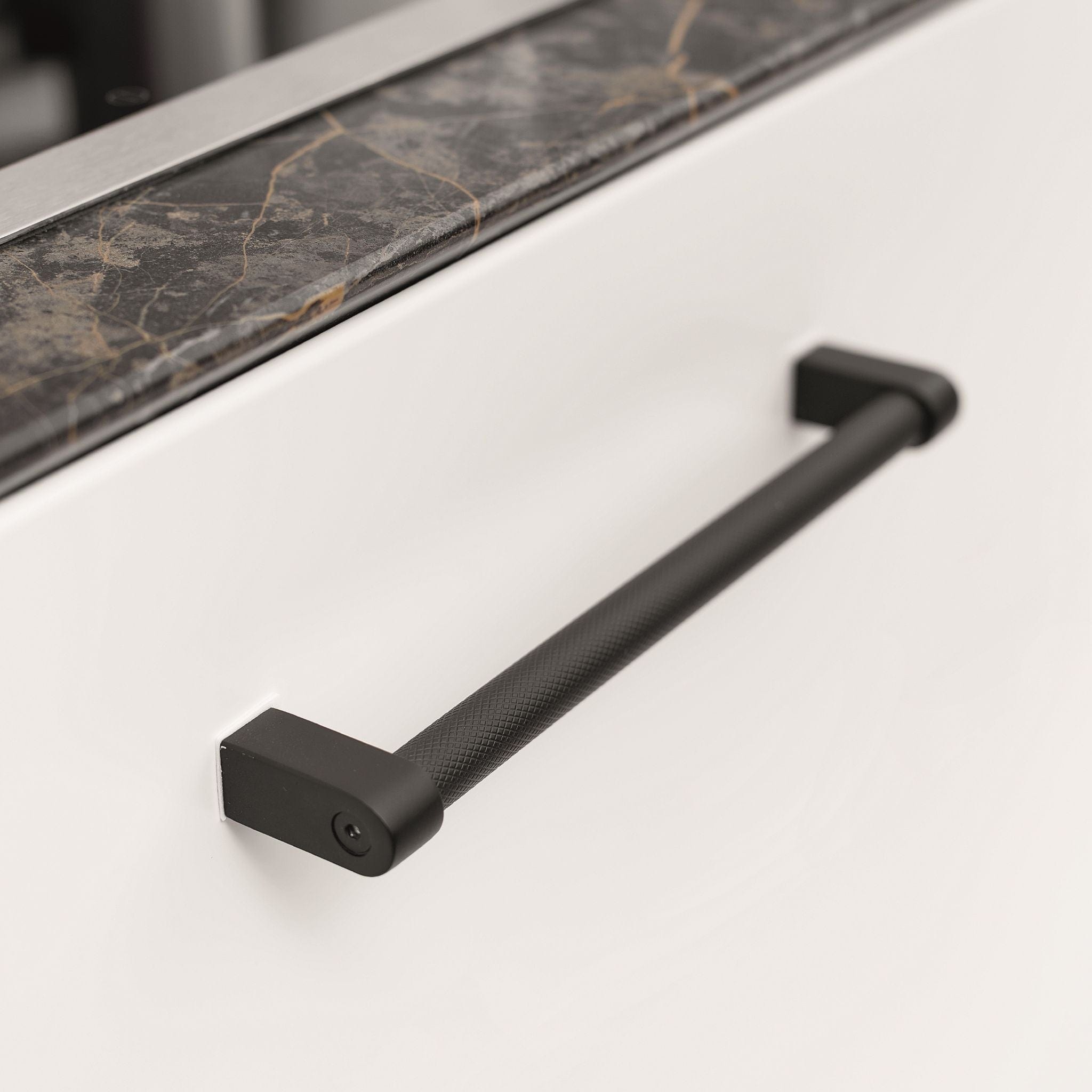 Regular 2 | Greb i Sort L 206 mm (C/C: 192 mm) Furnipart FP-240530192-9005.2 FINICC