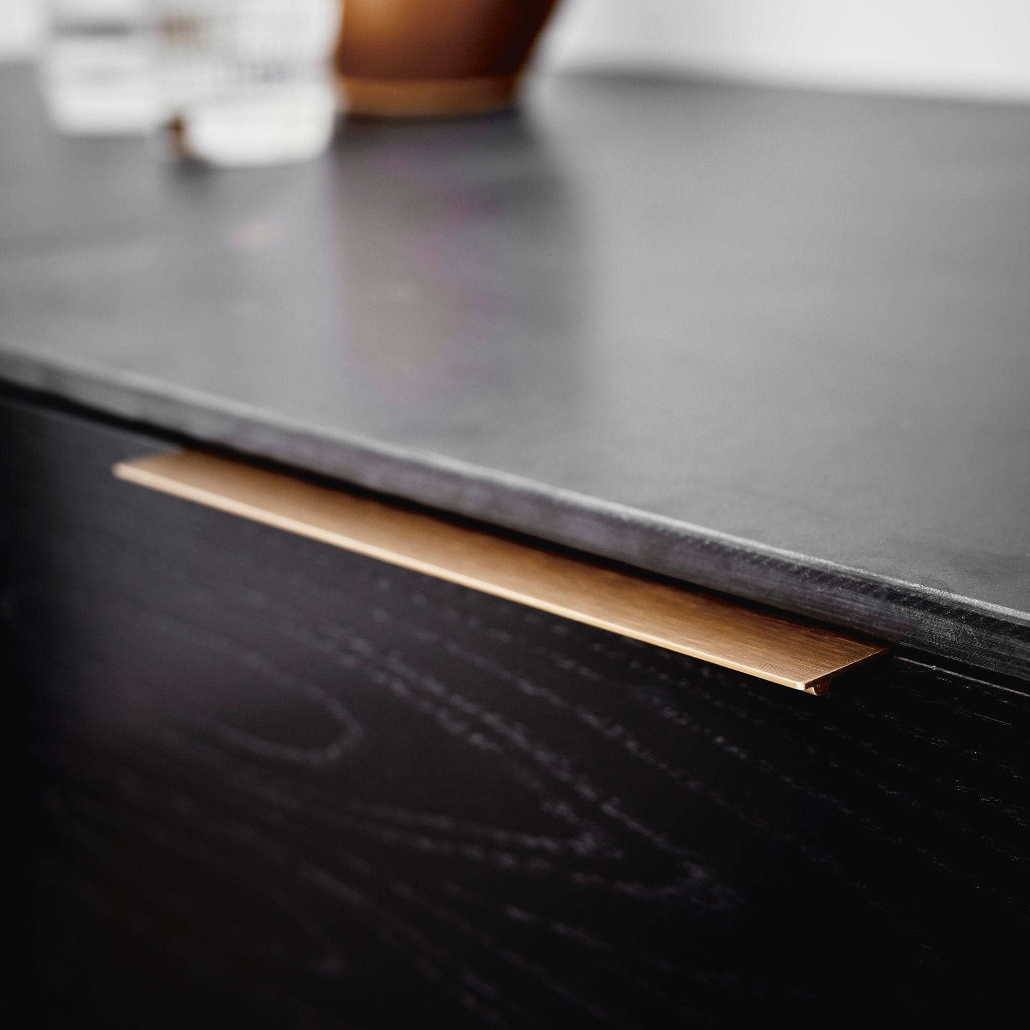 Sheet | Handtag i Borstad Mässing Finish