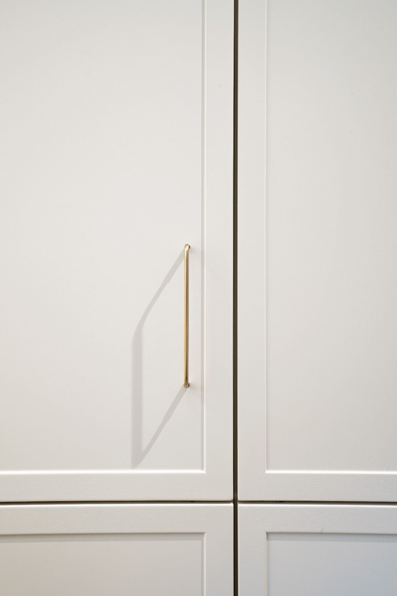 Spira | Greb i Blank Messing med Lak Beslag Design FINICC