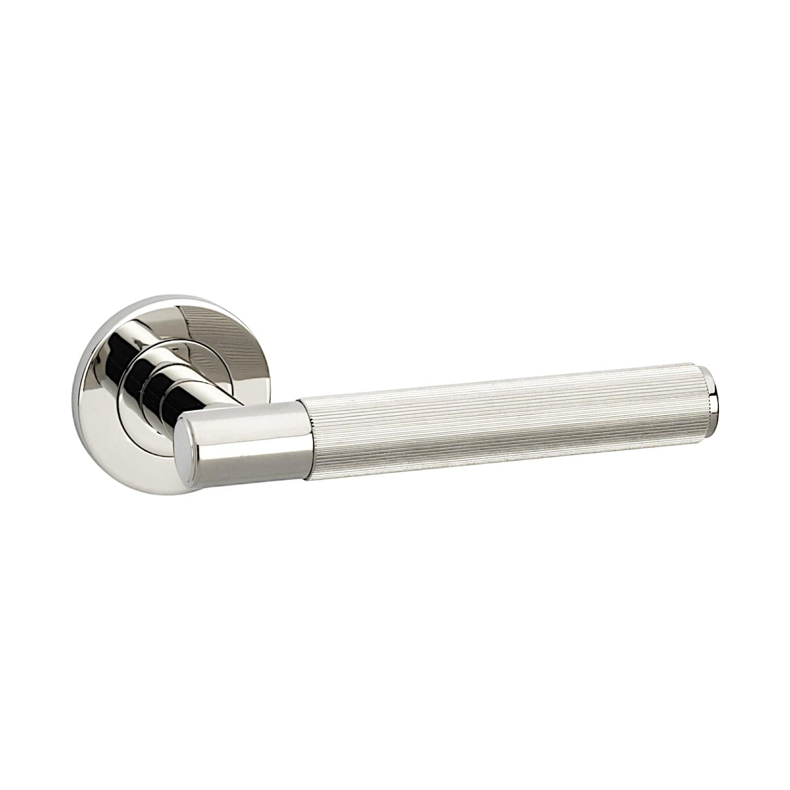 Spitfire Reeded | Dörrhandtag i Blank Nickel