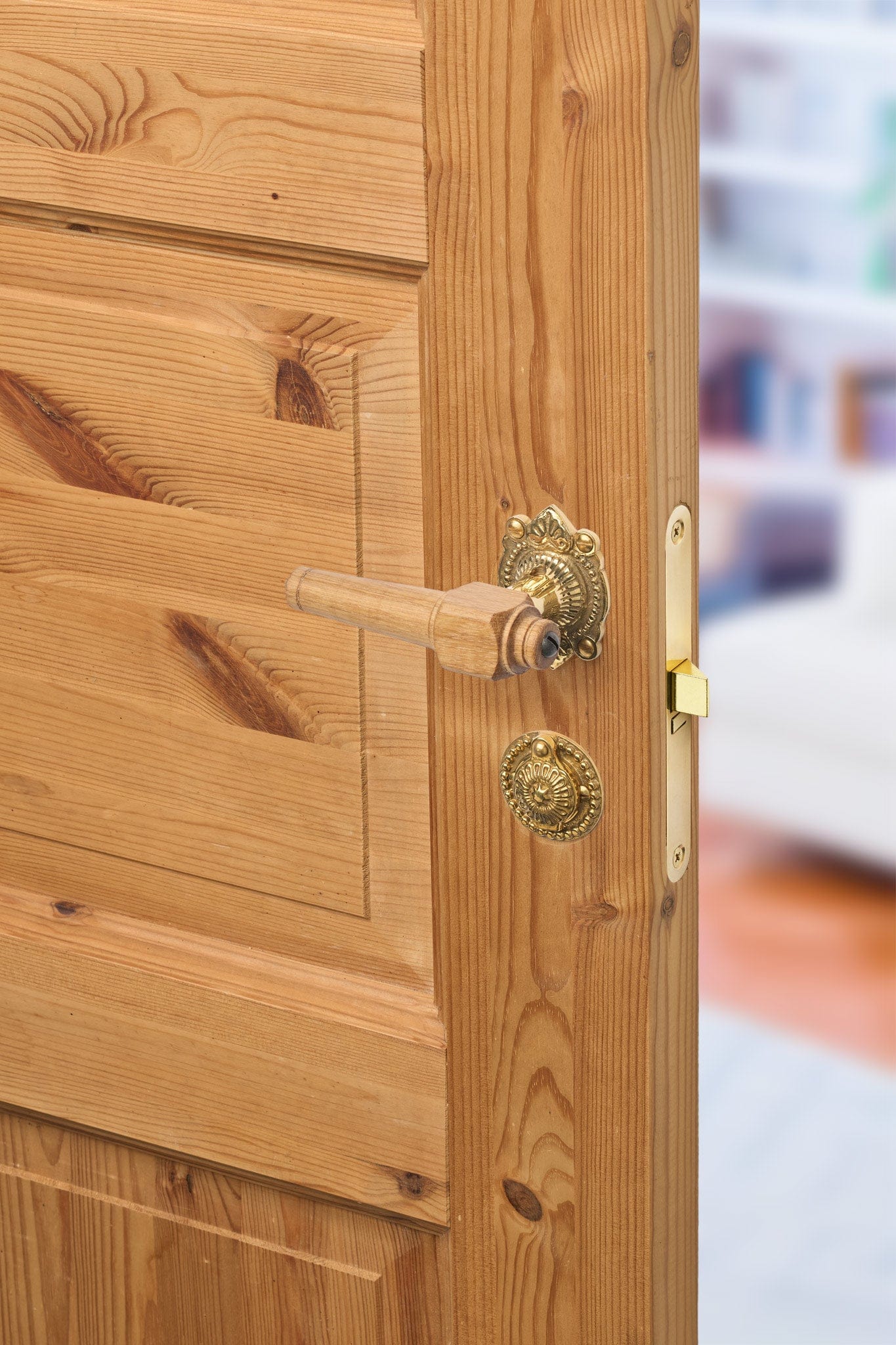 Svanemølle | Dørhåndtag i Egetræ med almue rosetter og nøgleskilte i Blank Messing uden Lak L 111 mm (C/C 30 mm) Sibes SM-EN-1670-MPU FINICC