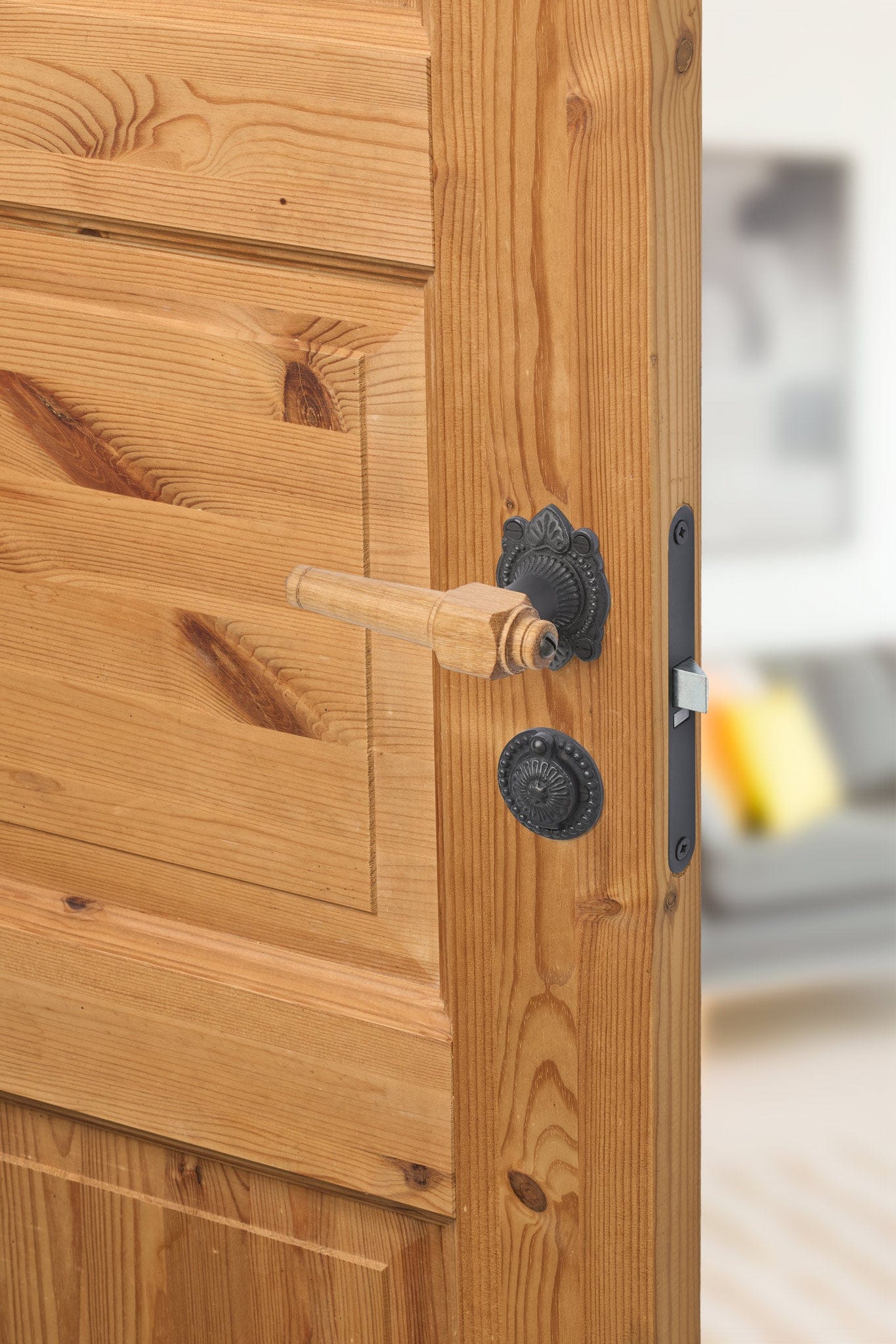 Svanemølle | Dørhåndtag i Egetræ med almue rosetter og nøgleskilte i Sort Oxideret Messing L 111 mm (C/C 30 mm) Sibes SM-EN-1670-OX FINICC