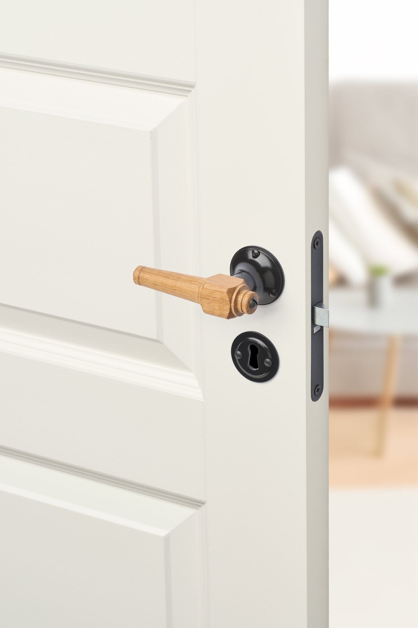 Svanemølle | Dørhåndtag i Egetræ med klassiske rosetter og nøgleskilte i Sortlakeret Messing L 111 mm (C/C 30 mm) Sibes SM-EN-1770-SO FINICC