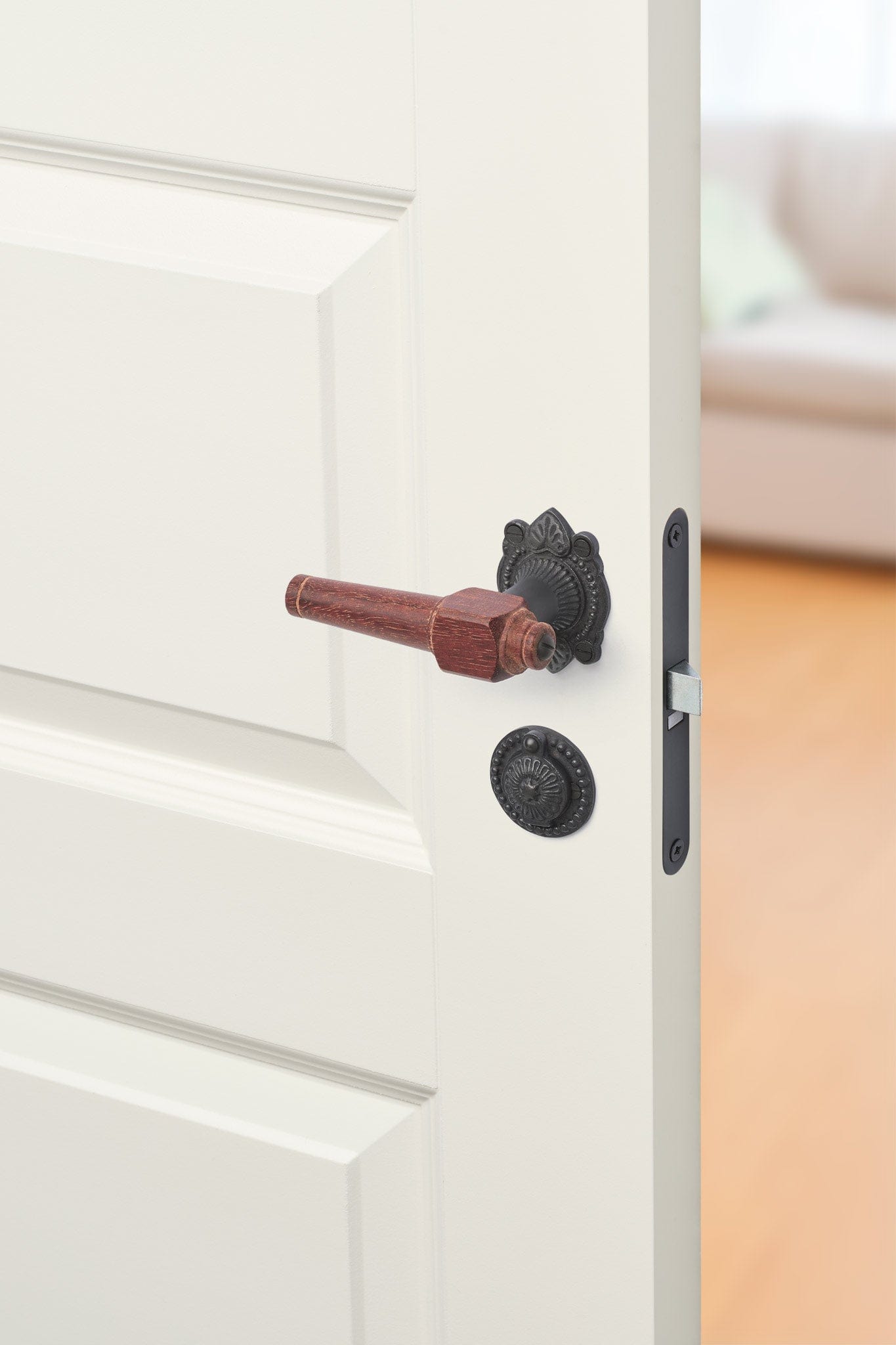 Svanemølle | Dørhåndtag i Mahogni træ med almue rosetter og nøgleskilte i Sort Oxideret Messing L 111 mm (C/C 30 mm) Sibes SM-MA-1670-OX FINICC